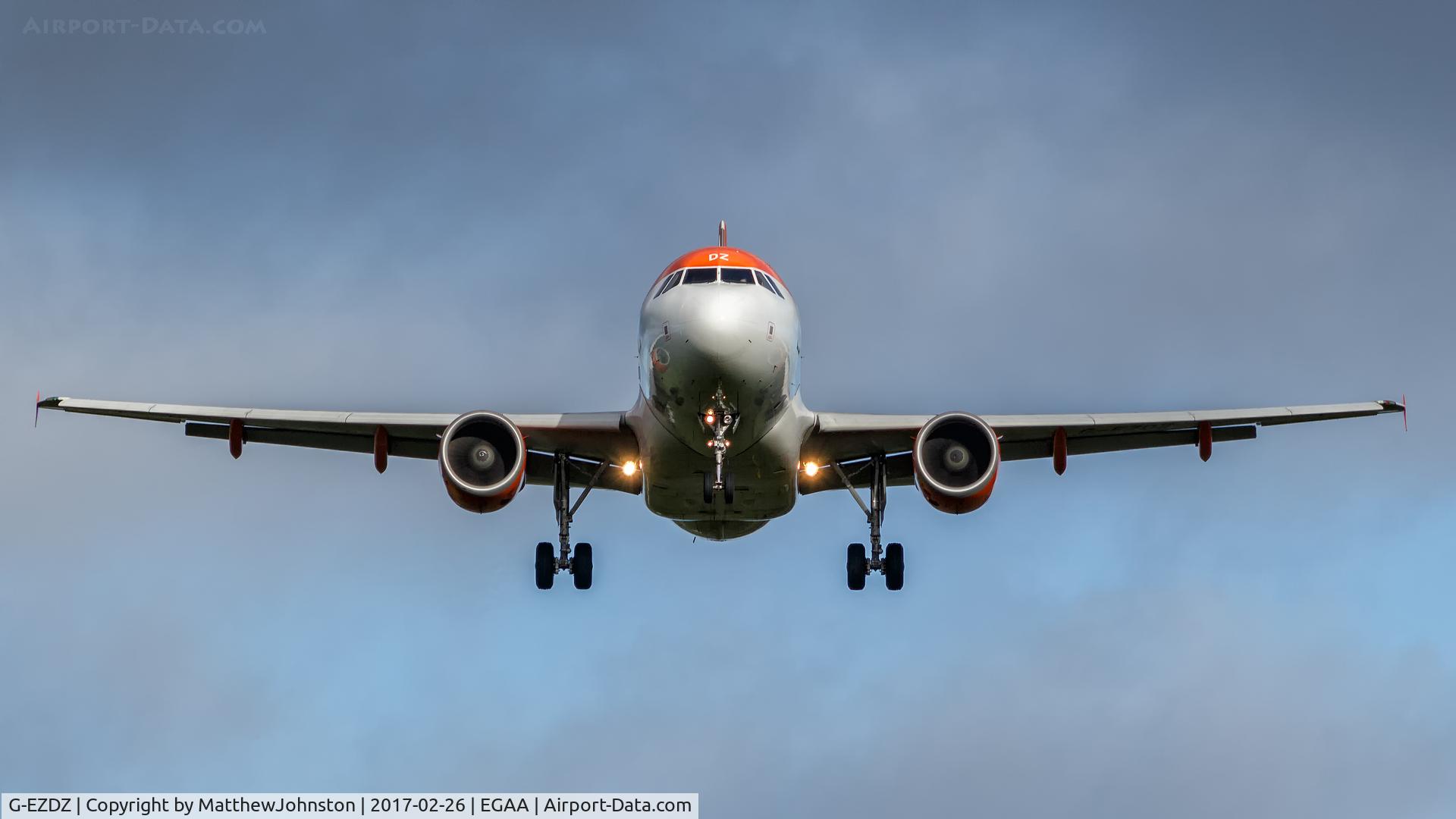 G-EZDZ, 2009 Airbus A319-111 C/N 3774, G-EZDZ on the approach RWY 25 EGAA BFS