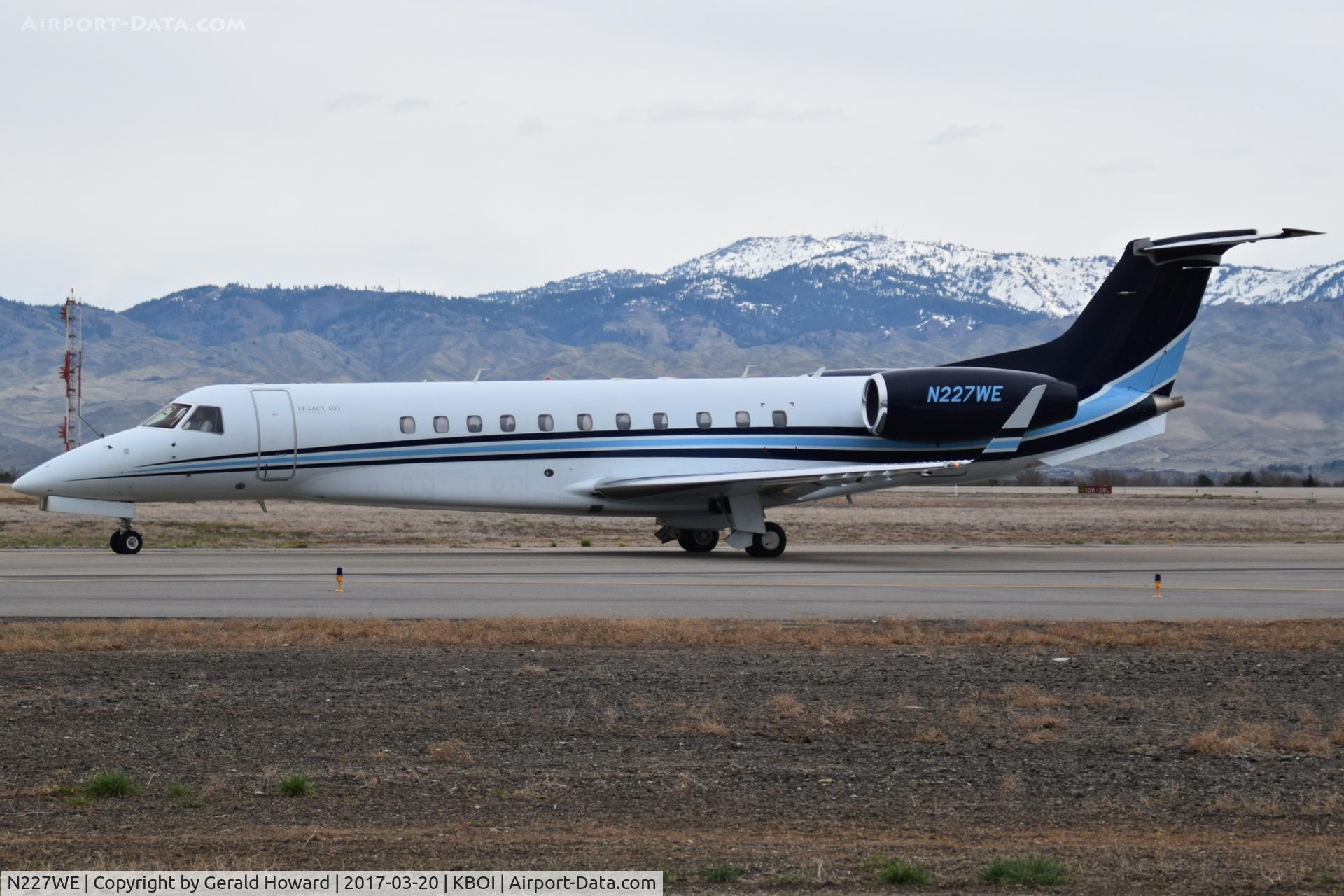 N227WE, 2007 Embraer EMB-135BJ Legacy C/N 14501018, Taxiing to RWY 10R.