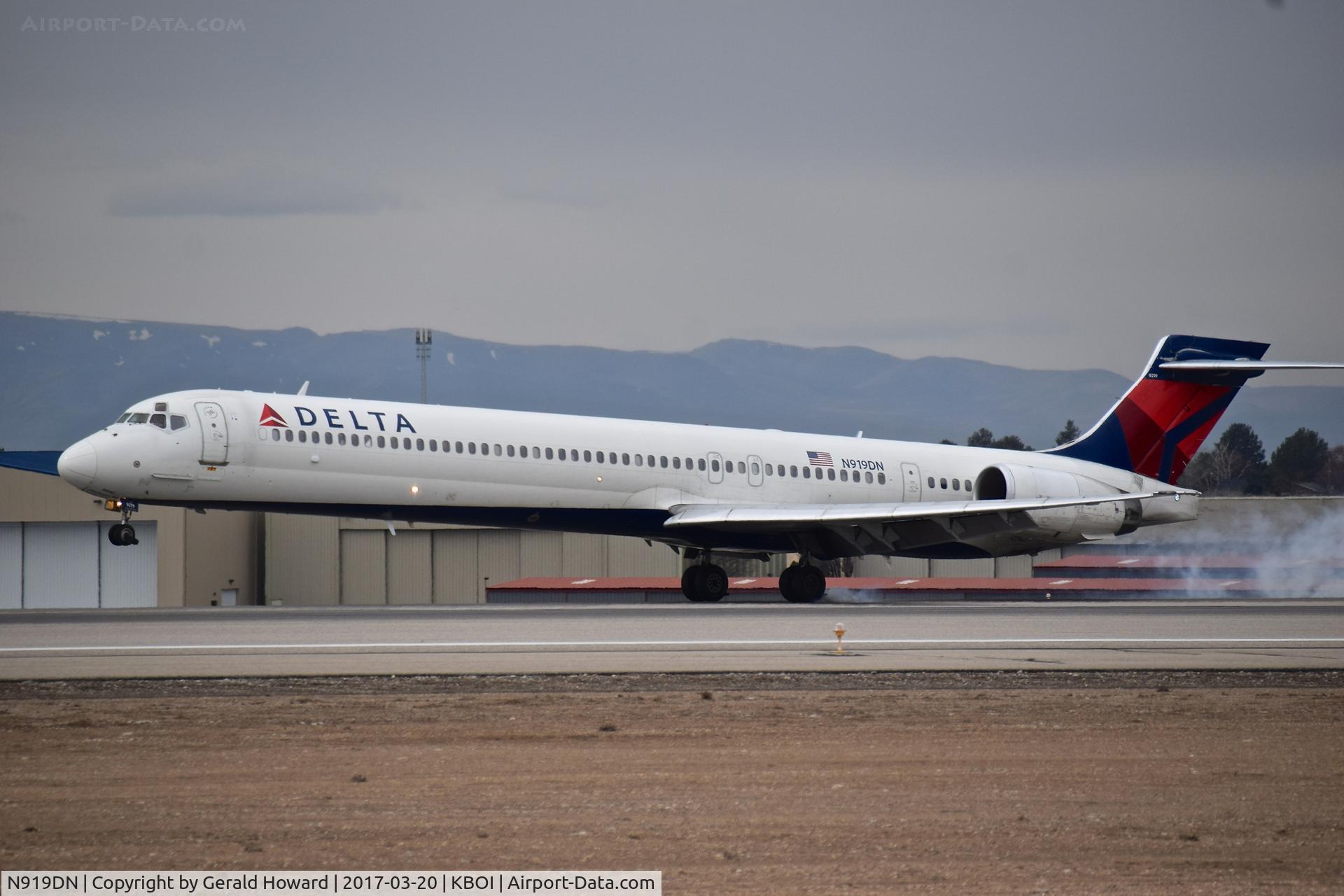 N919DN, 1997 McDonnell Douglas MD-90-30 C/N 53576, Touch down on RWY 10R.