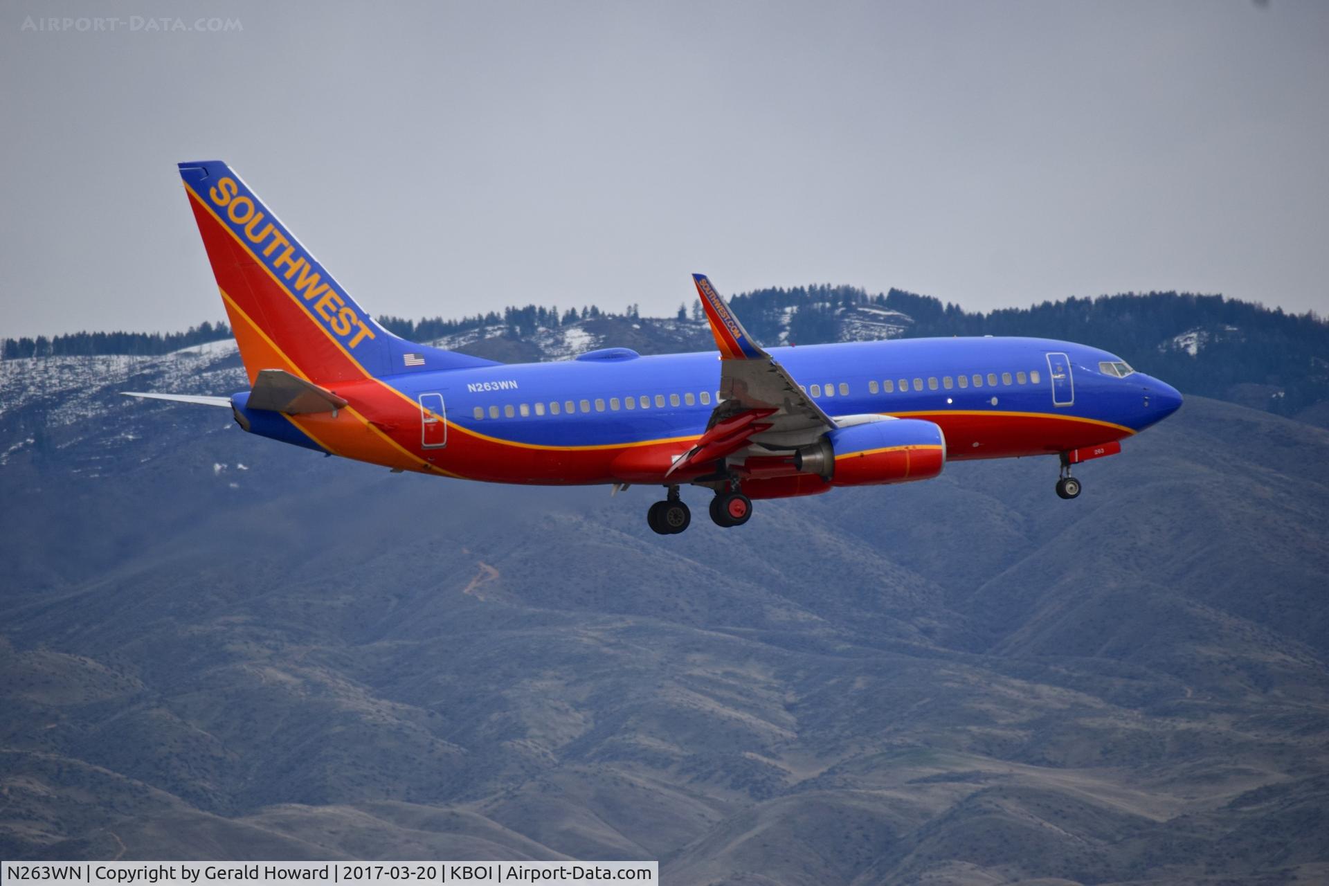 N263WN, 2007 Boeing 737-7H4 C/N 32520, On approach for RWY 10L.