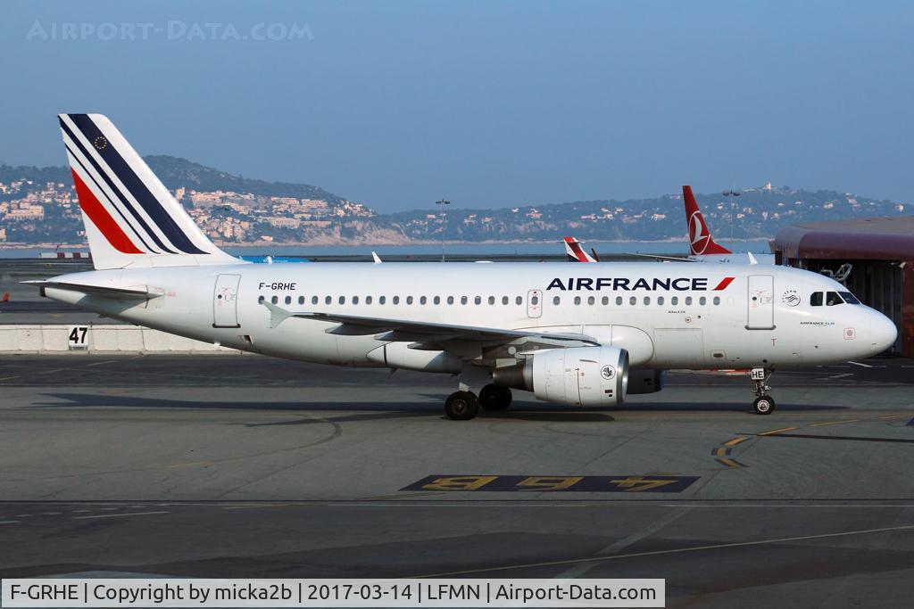 F-GRHE, 1999 Airbus A319-111 C/N 1020, Taxiing. Scrapped in February 2022.