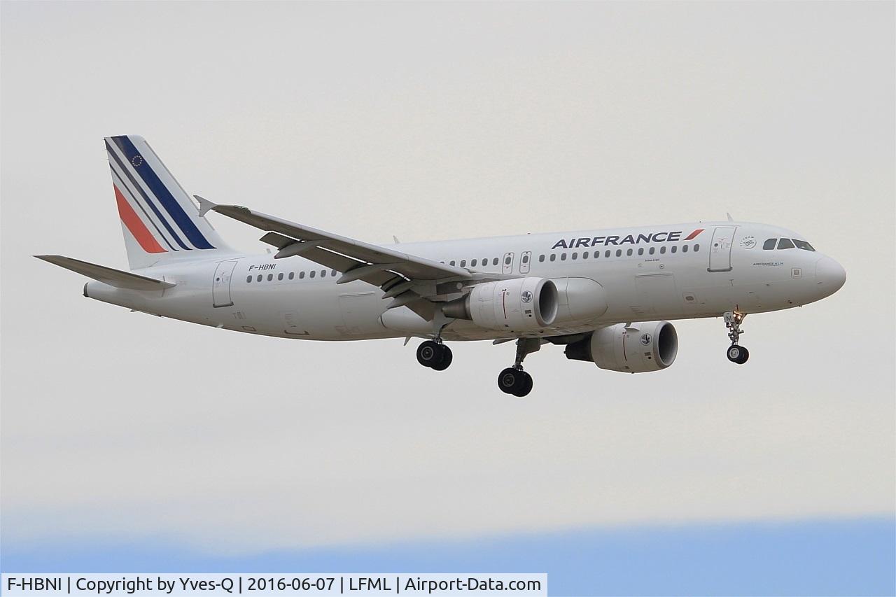 F-HBNI, 2011 Airbus A320-214 C/N 4820, Airbus A320-214, Short approach rwy 31R, Marseille-Provence Airport (LFML-MRS)