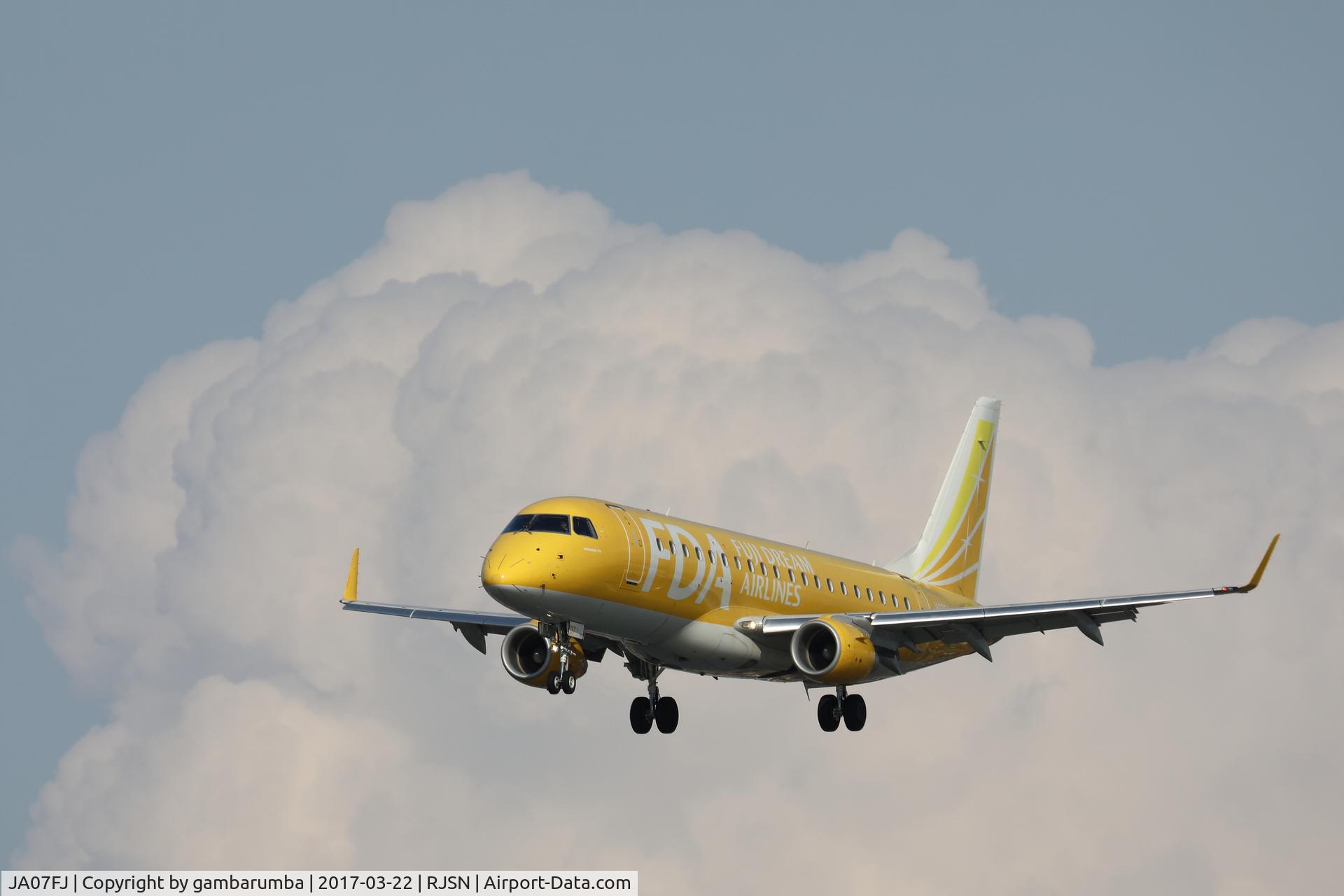 JA07FJ, 2013 Embraer ERJ-175ST C/N 17000361, JA07FJ