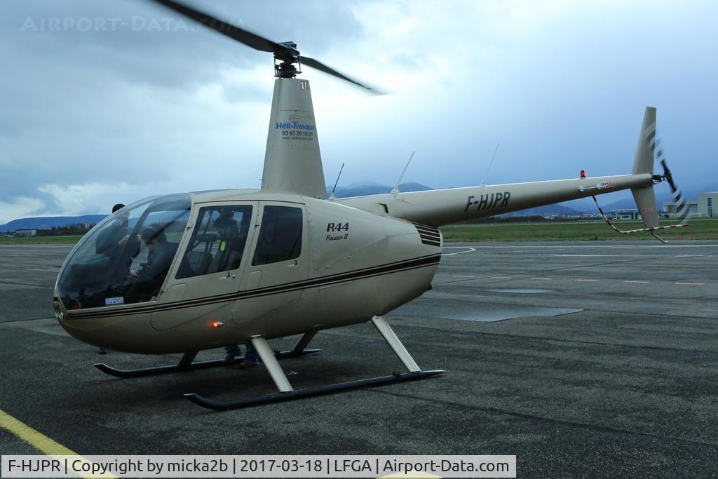 F-HJPR, 2006 Robinson R44  Raven II C/N 11064, Parked