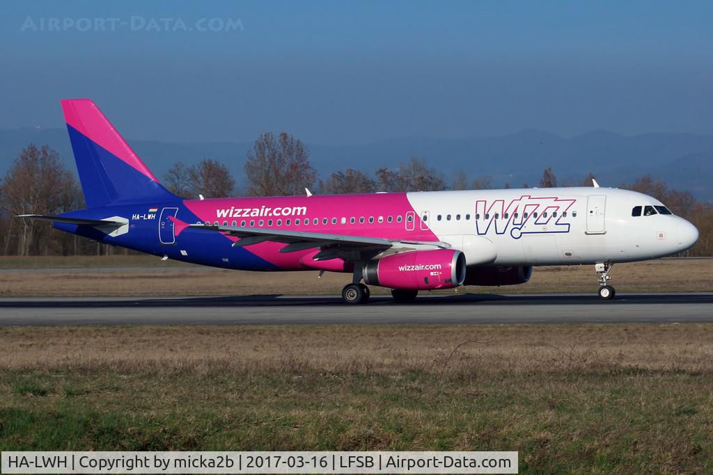 HA-LWH, 2011 Airbus A320-232 C/N 4621, Taxiing