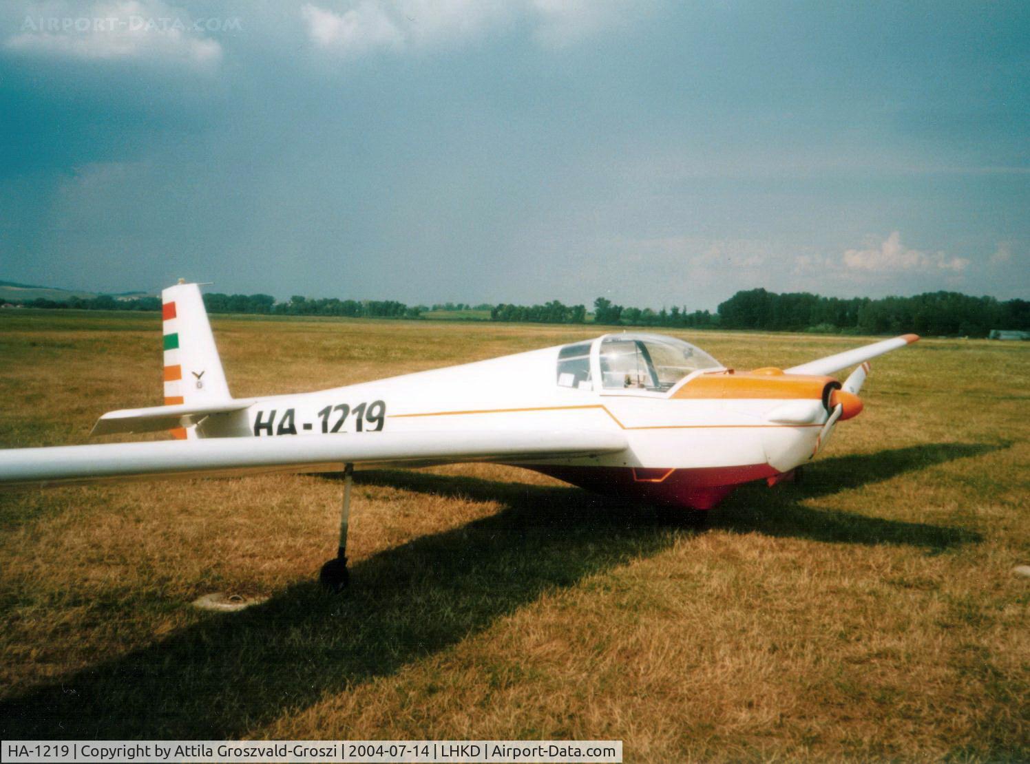 HA-1219, 1976 Scheibe SF-25C Falke C/N 44151, Kecskéd Airfield, Hungary