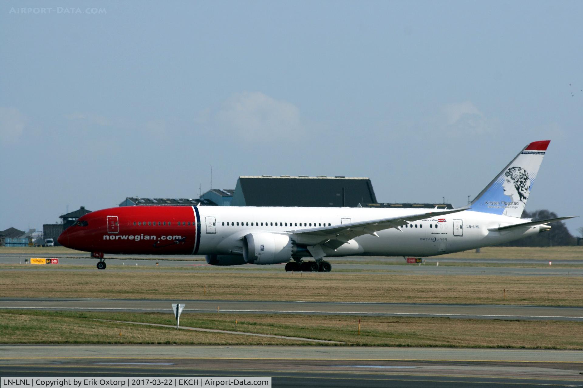 LN-LNL, 2016 Boeing 787-9 Dreamliner C/N 37931, LN-LNL arrived rw 22L