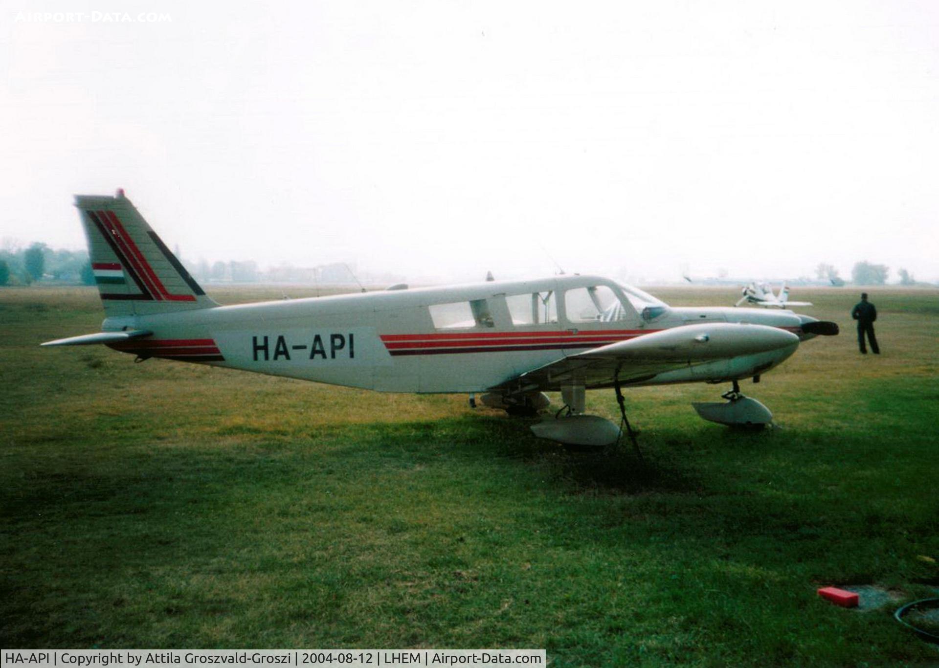 HA-API, 1966 Piper PA-32-300 Cherokee Six Cherokee Six C/N 32-40220, Esztergom Airport, Hungary