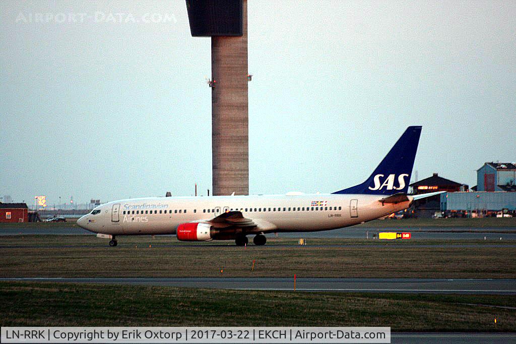 LN-RRK, 2002 Boeing 737-883 C/N 32278, LN-RRK landed rw 22L