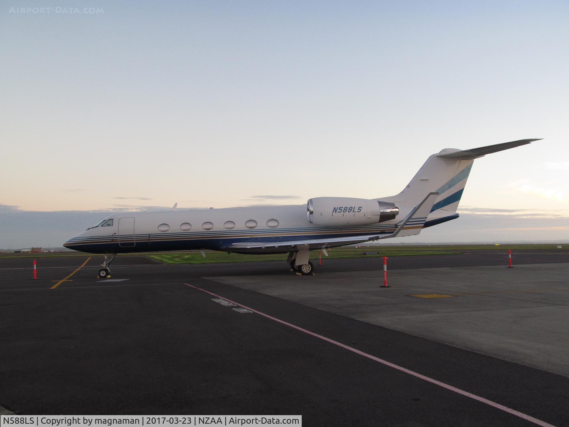 N588LS, 1994 Gulfstream Aerospace G-IV C/N 1245, nice old bird in the sunset