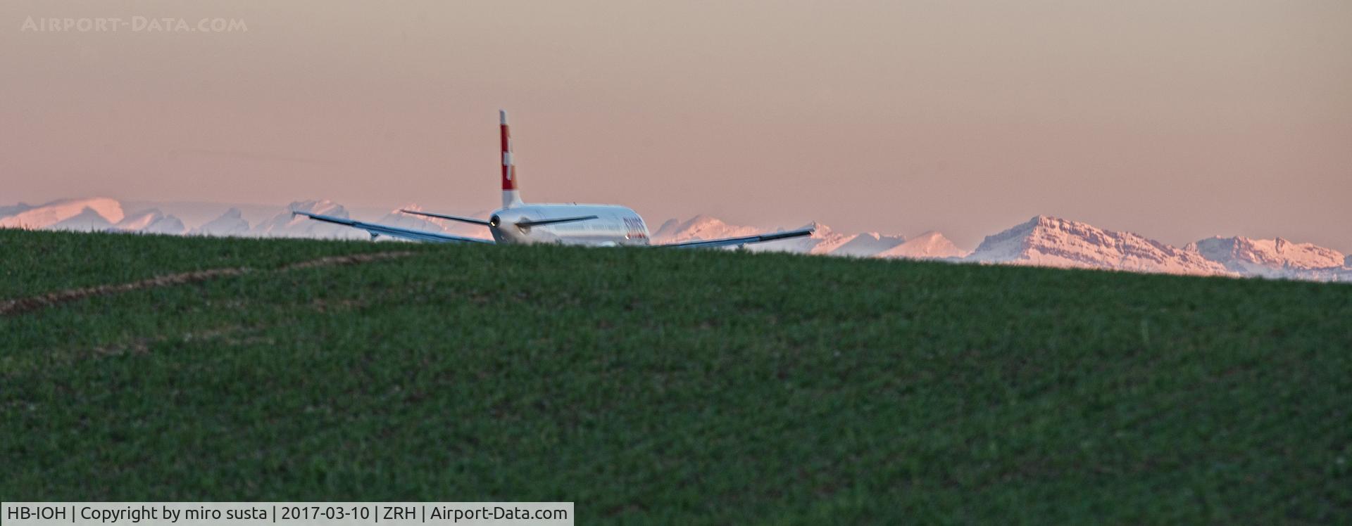 HB-IOH, 1997 Airbus A321-111 C/N 664, Swiss International Airlines Airbus A321-111  airplane landing at Zurich-Kloten International Airport in Switzerland