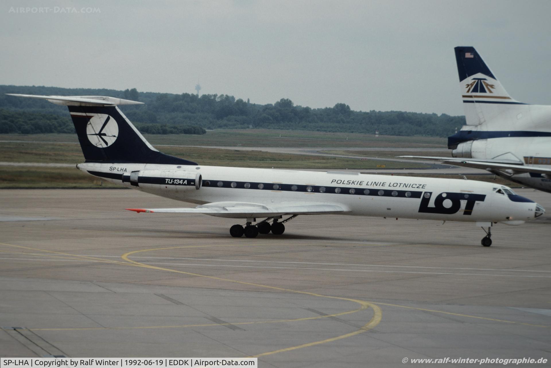 SP-LHA, 1973 Tupolev Tu-134A C/N 3351808, Tupolev Tu134A - LOT Polish Airlines - SP-LHA - 19.06.1992 - CGN/EDDK
