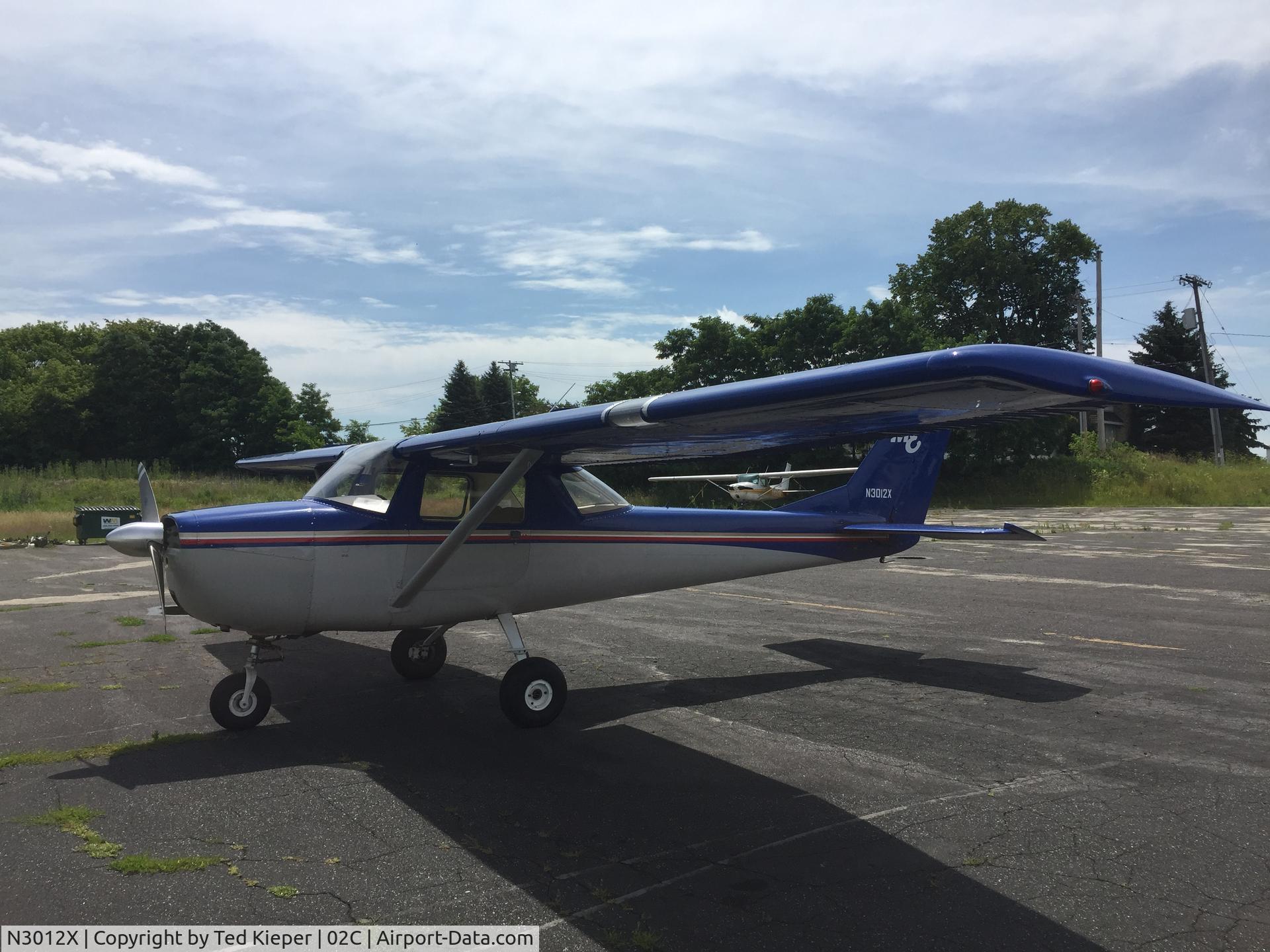 N3012X, 1966 Cessna 150F C/N 15064412, Painted to match Midwest Express Airlines aircraft. Airline now out of business.