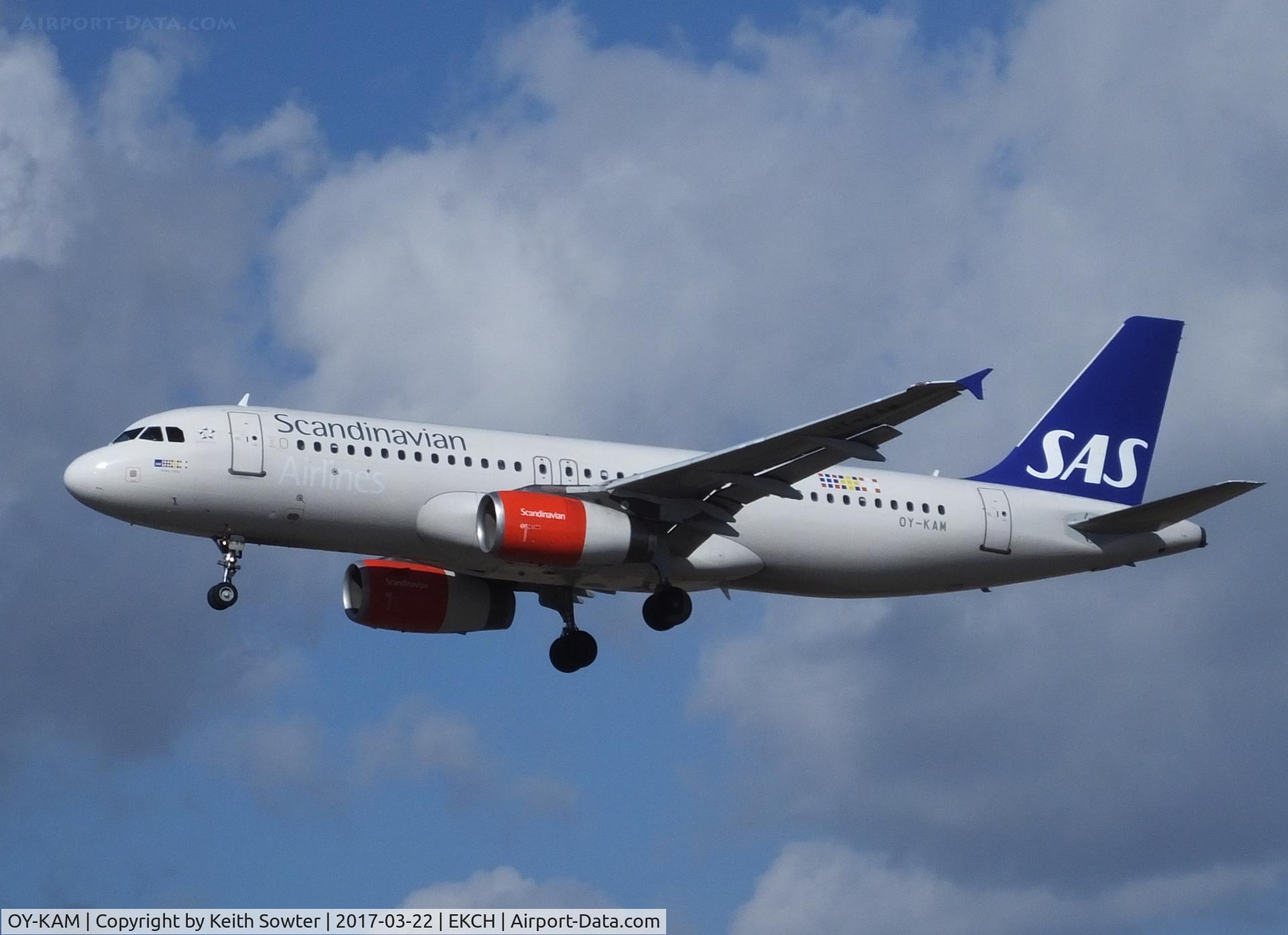 OY-KAM, 2006 Airbus A320-232 C/N 2911, Short finals to land