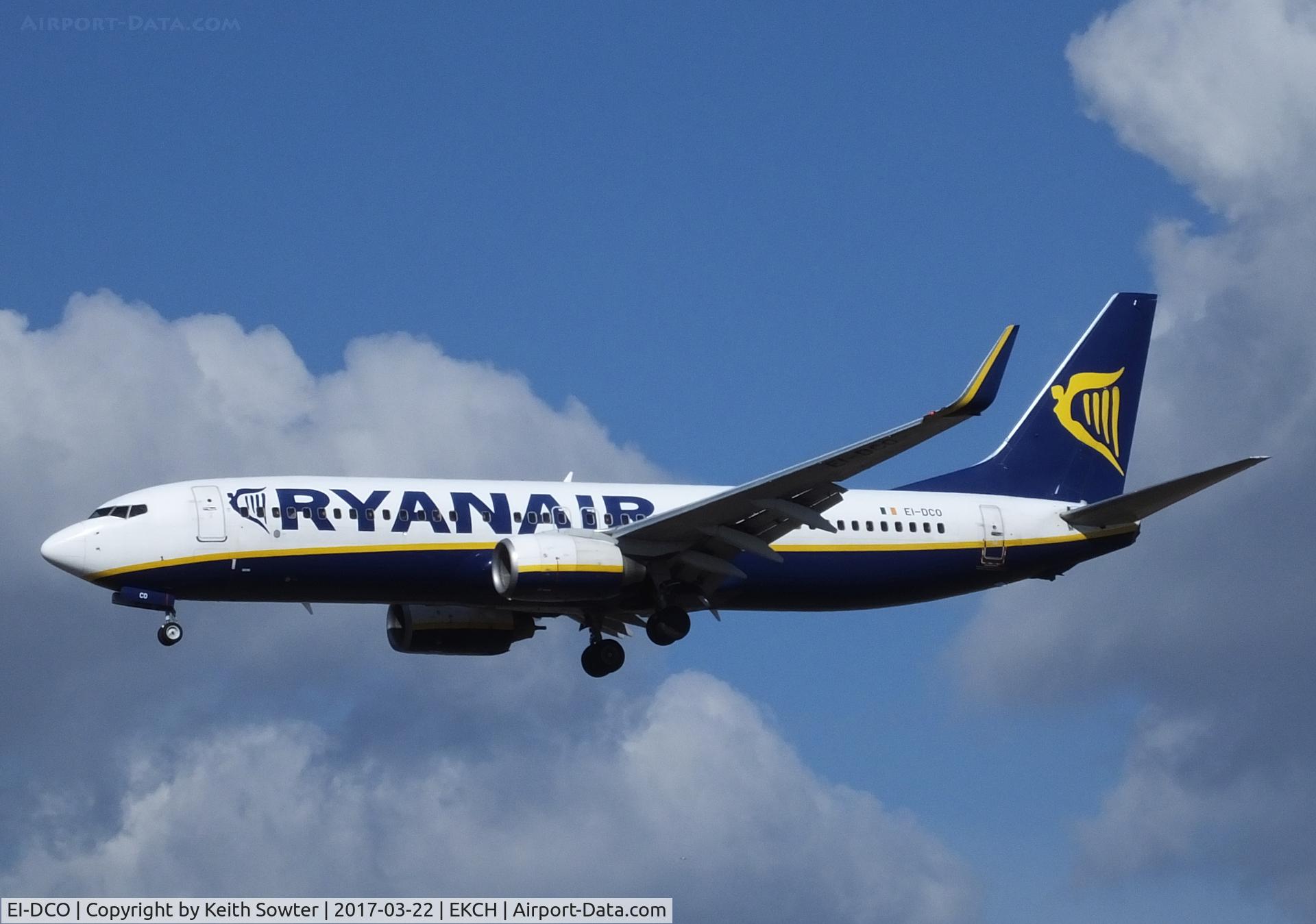 EI-DCO, 2004 Boeing 737-8AS C/N 33809, Short finals to land