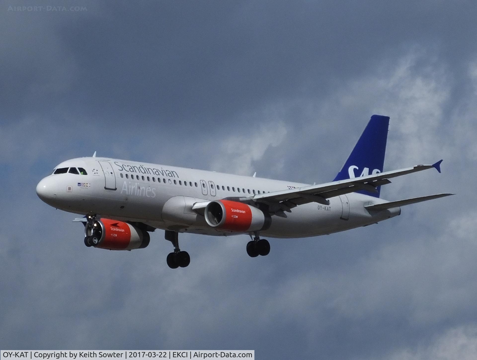 OY-KAT, 2007 Airbus A320-232 C/N 3192, Short finals to land