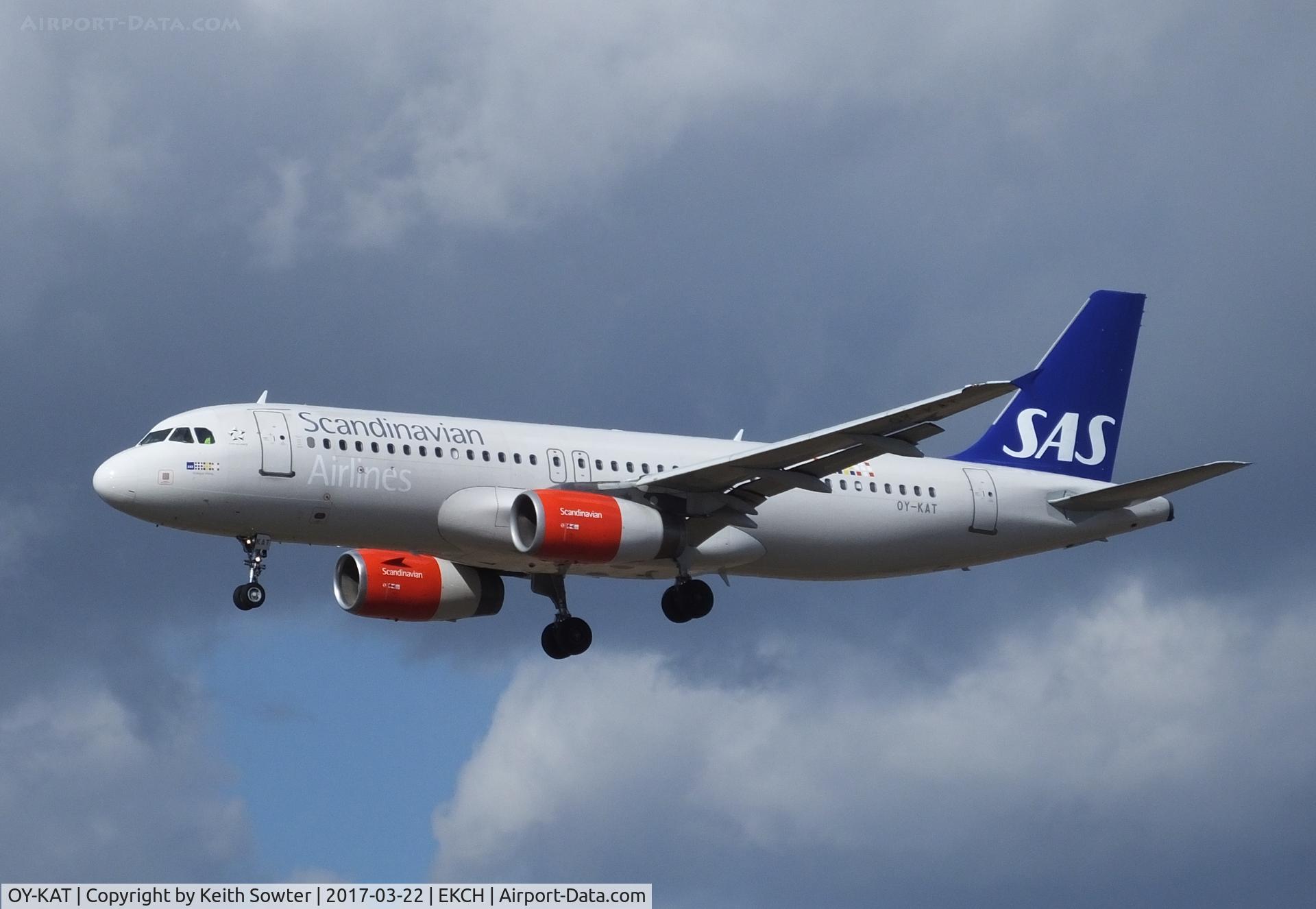 OY-KAT, 2007 Airbus A320-232 C/N 3192, Short finals to land