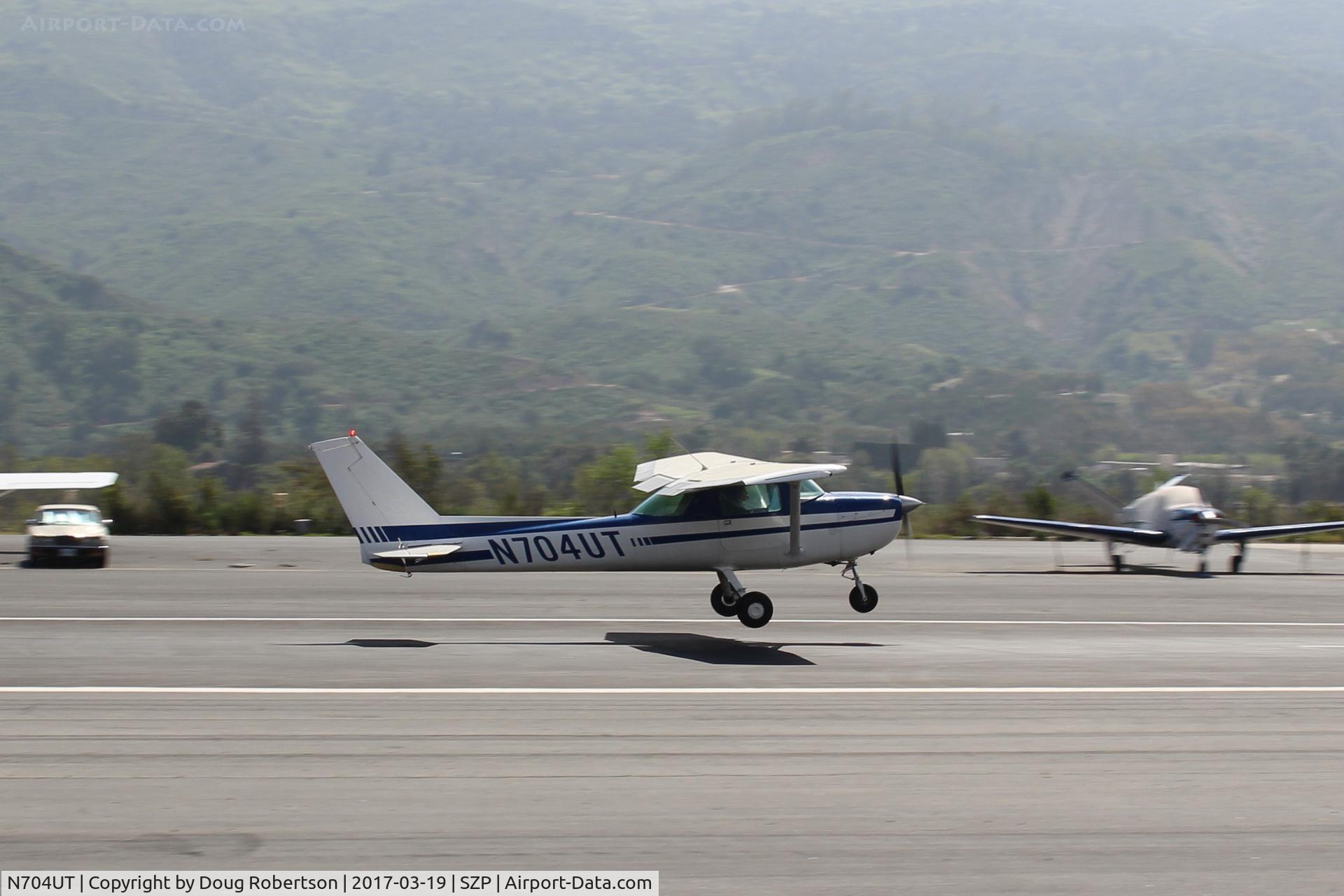 N704UT, 1976 Cessna 150M C/N 15078891, 1976 Cessna 150M, Continental O-200 100 Hp, landing Rwy 22