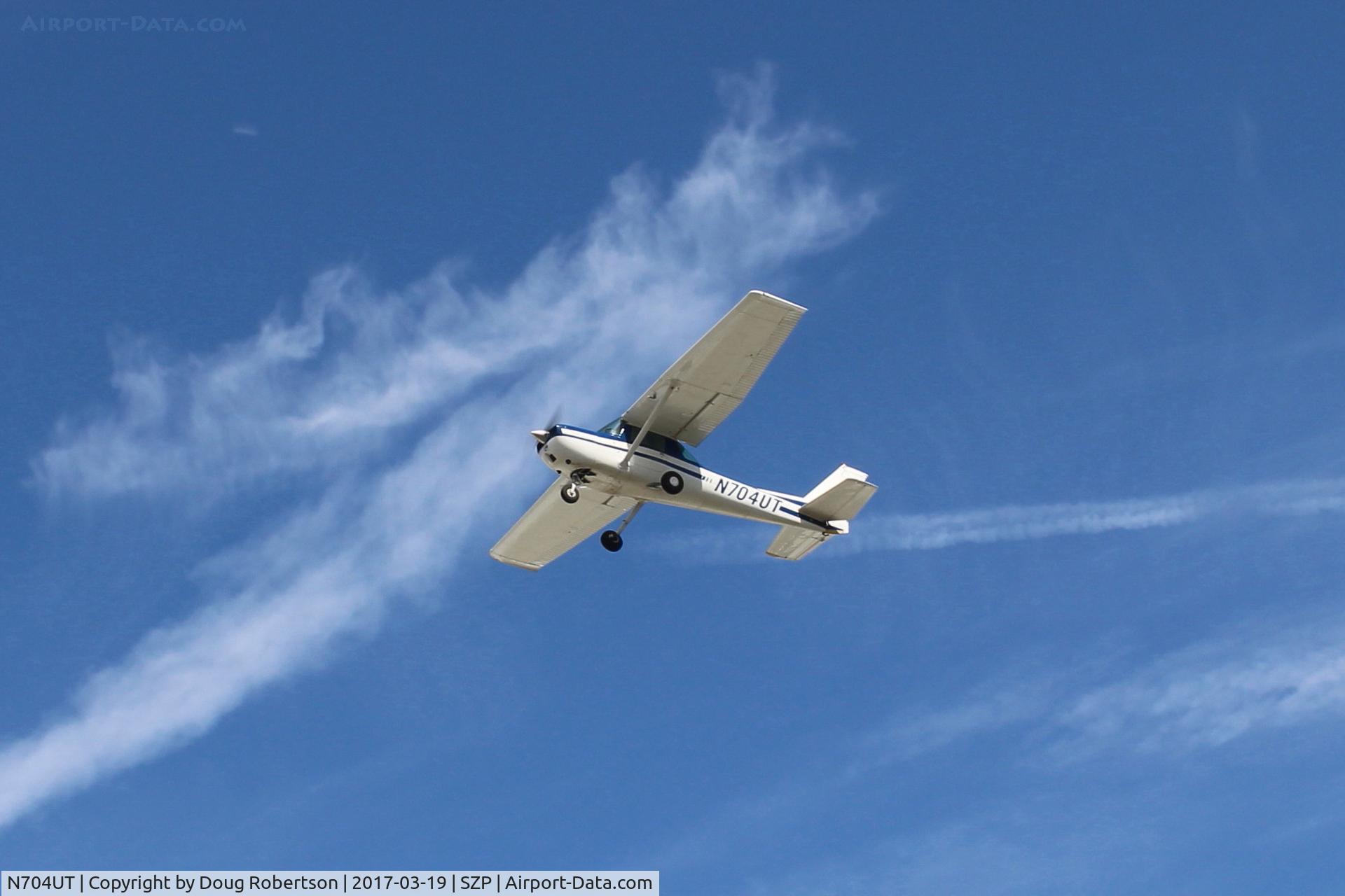 N704UT, 1976 Cessna 150M C/N 15078891, 1976 Cessna 150M, Continental O-200 100 Hp, earlier takeoff climb Rwy 22