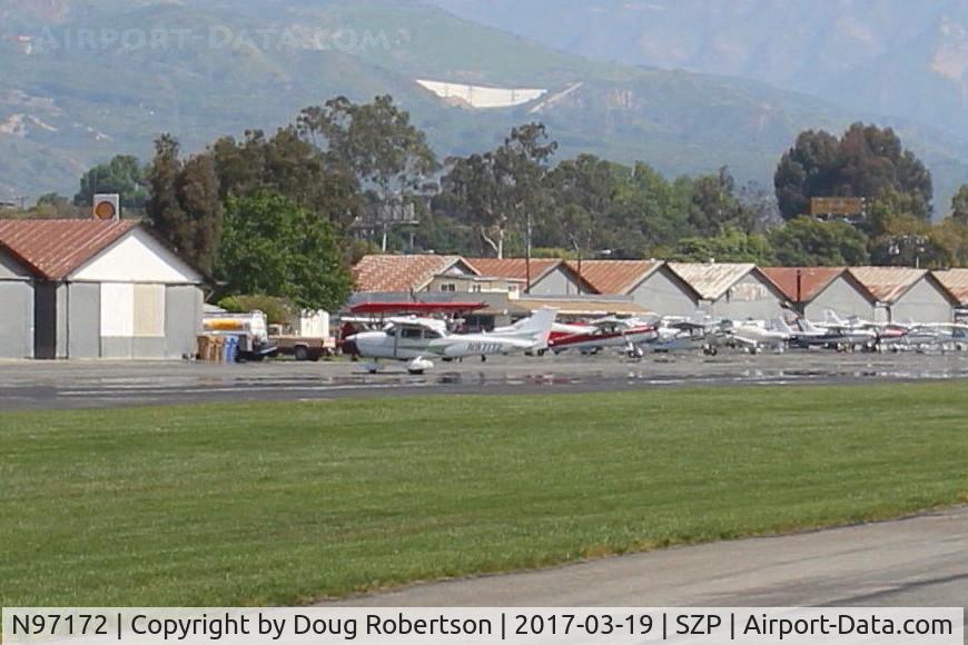 N97172, 1984 Cessna 172P C/N 17276162, 1984 Cessna 172P SKYHAWK, Lycoming O-320-D2J 160 Hp, taxi off the active