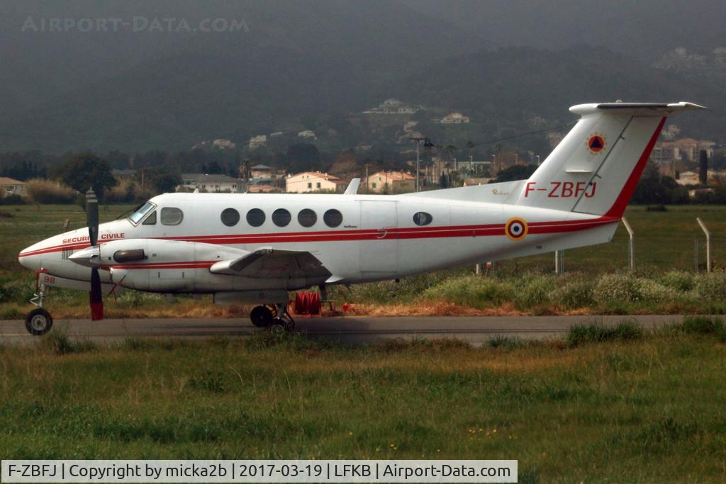 F-ZBFJ, 1982 Beech B200 King Air C/N BB-1102, Parked