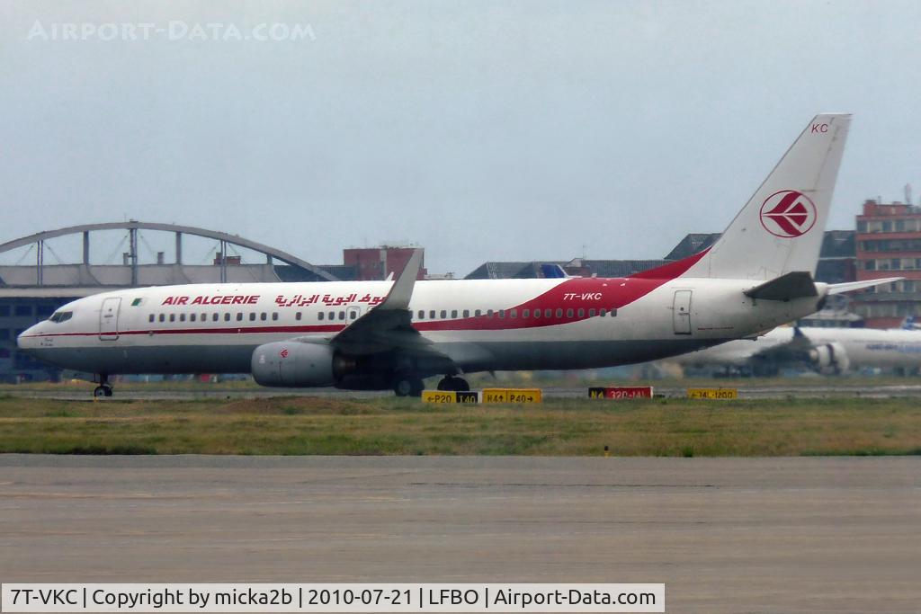 7T-VKC, 2005 Boeing 737-8D6 C/N 34166, Taxiing