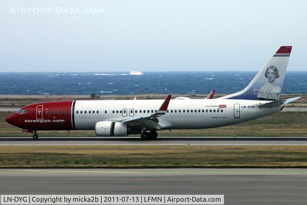 LN-DYG, 2010 Boeing 737-8JP C/N 39165, Landing
