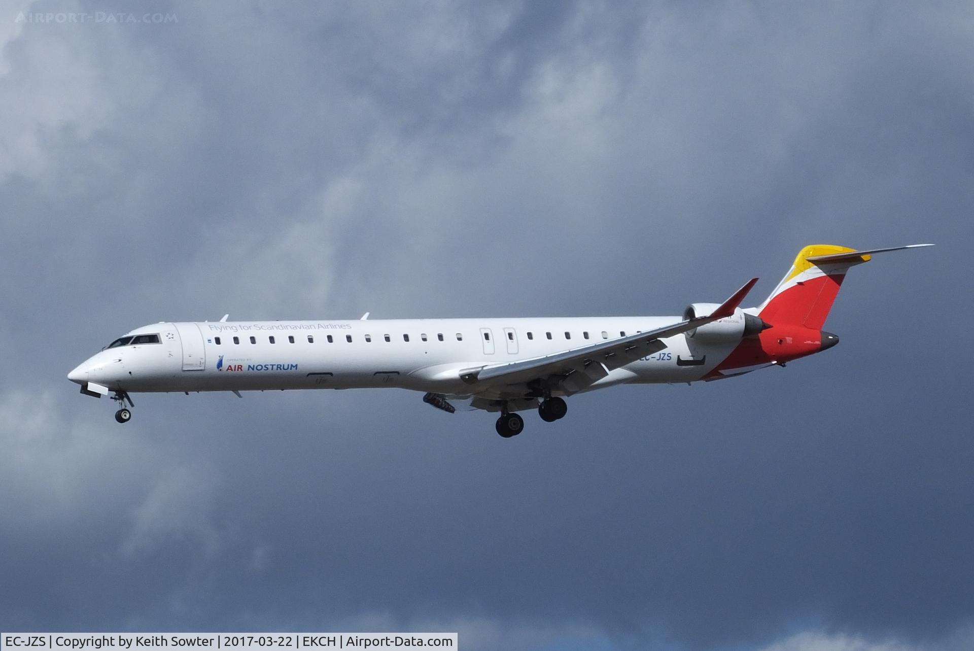 EC-JZS, 2007 Bombardier CRJ-900 (CL-600-2D24) C/N 15111, Short finals too Land