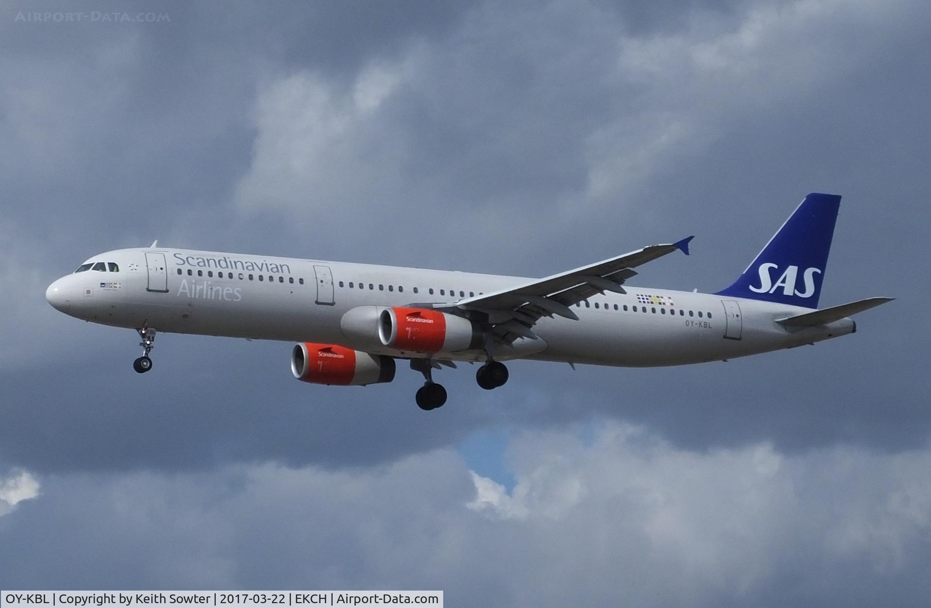 OY-KBL, 2001 Airbus A321-232 C/N 1619, Short finals too Land