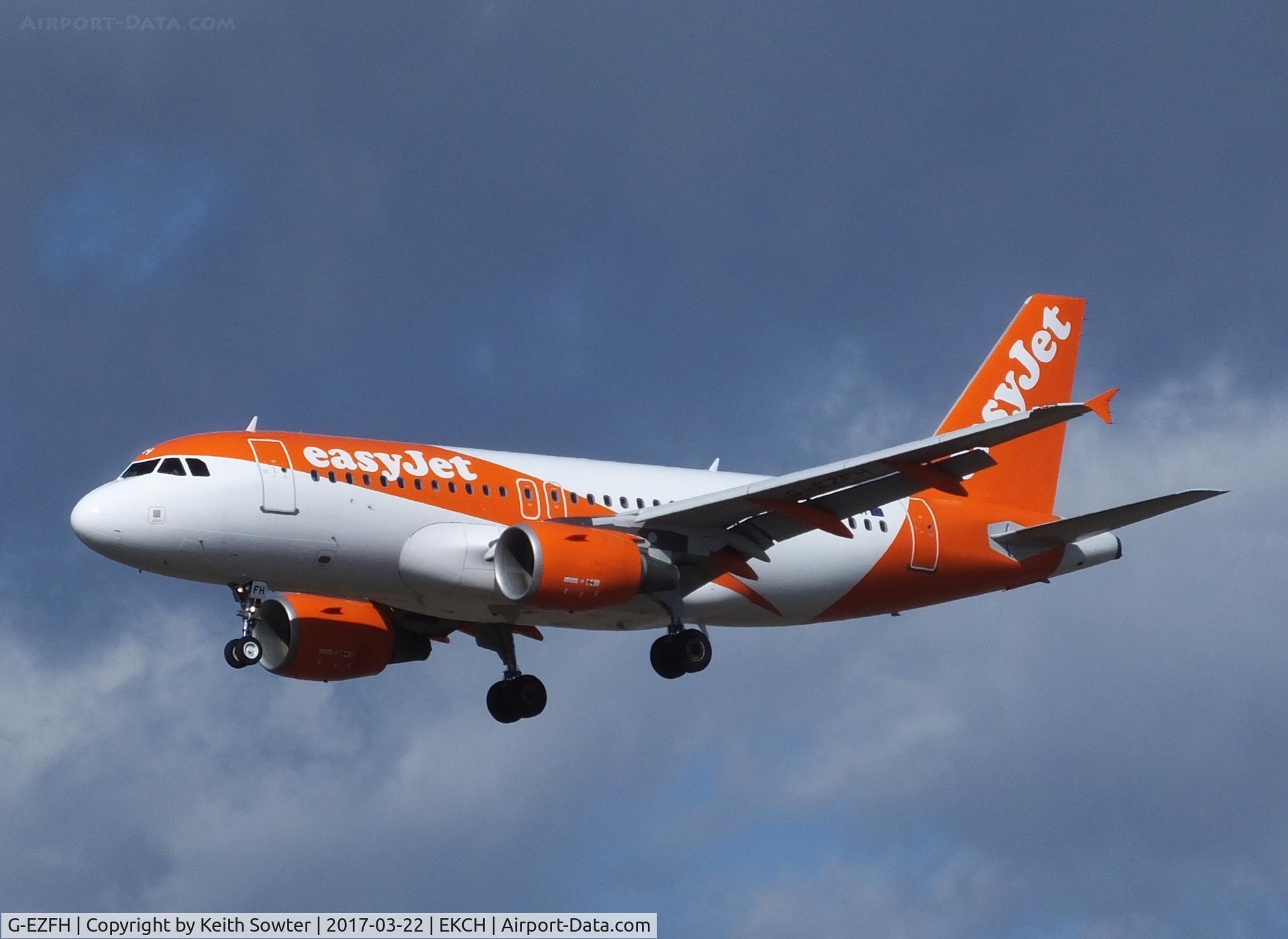 G-EZFH, 2009 Airbus A319-111 C/N 3854, Short finals too Land