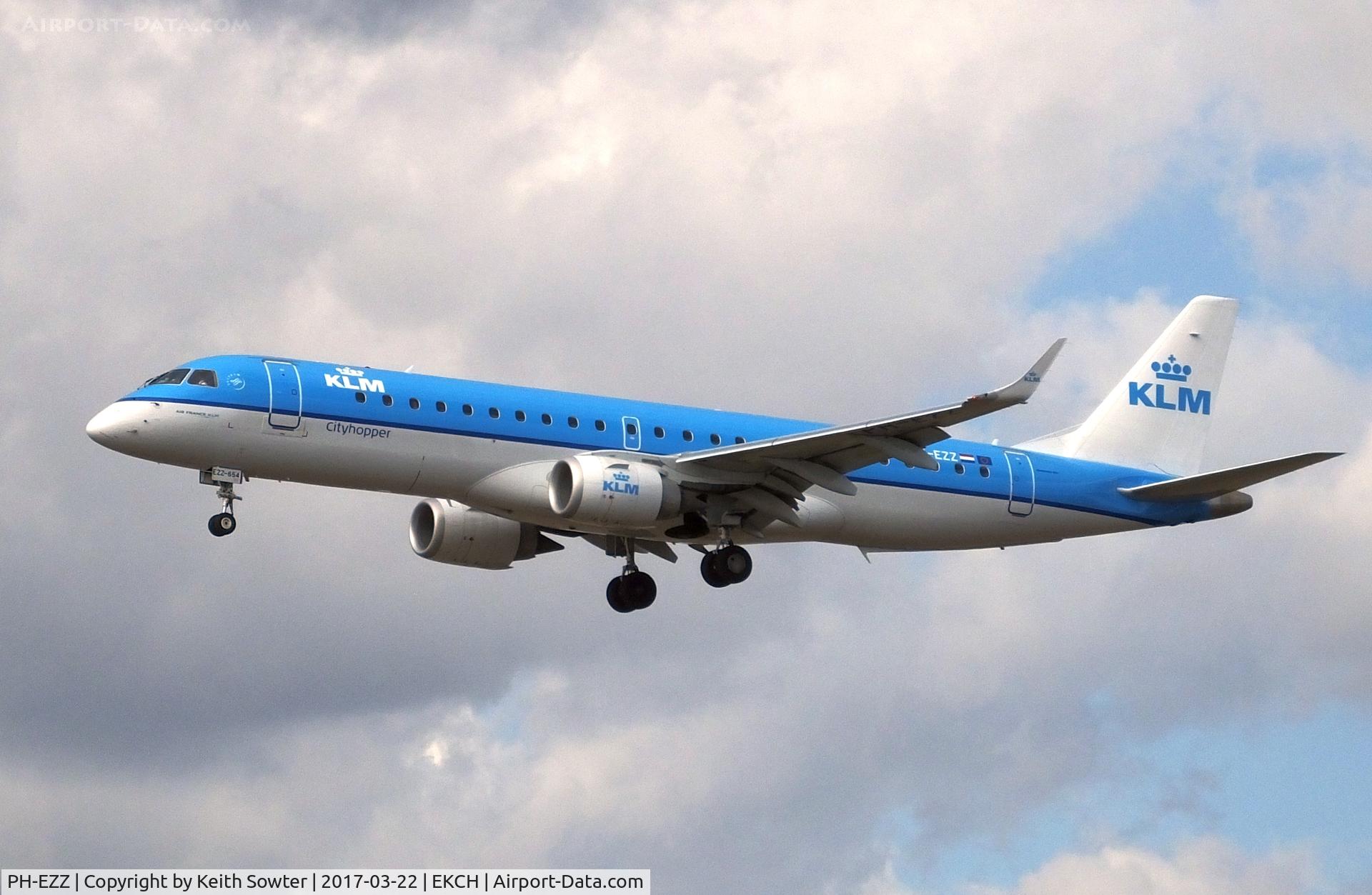 PH-EZZ, 2013 Embraer 190STD (ERJ-190-100) C/N 19000654, Short finals too Land