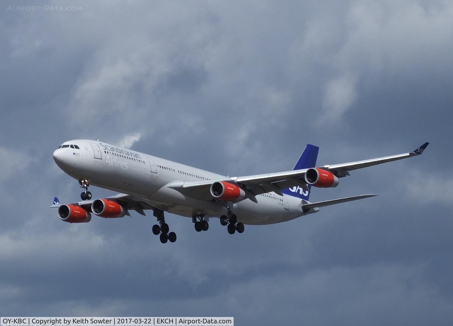 OY-KBC, 2002 Airbus A340-313X C/N 467, Short finals too Land