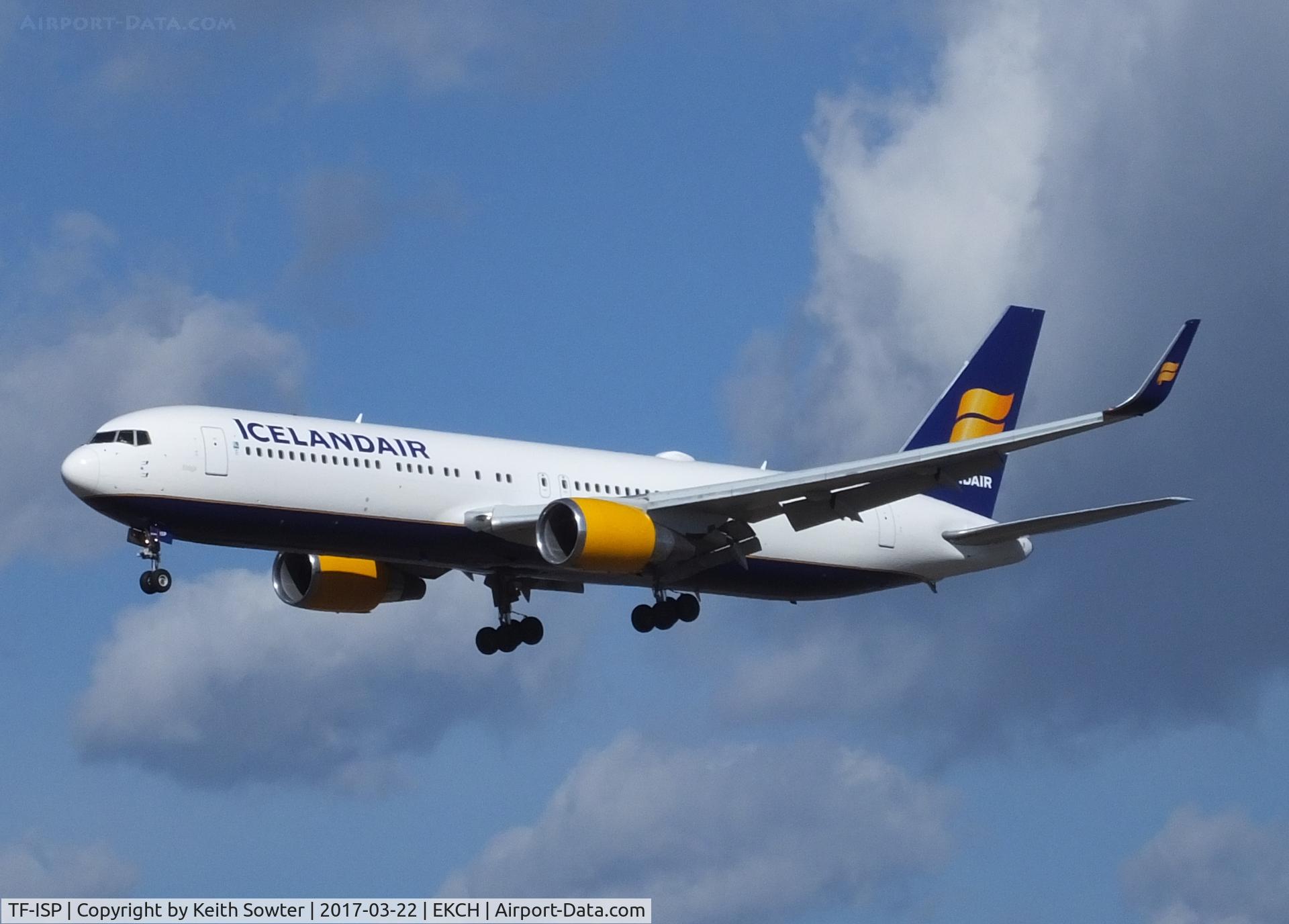 TF-ISP, 1997 Boeing 767-319/ER C/N 26971, Short finals too Land