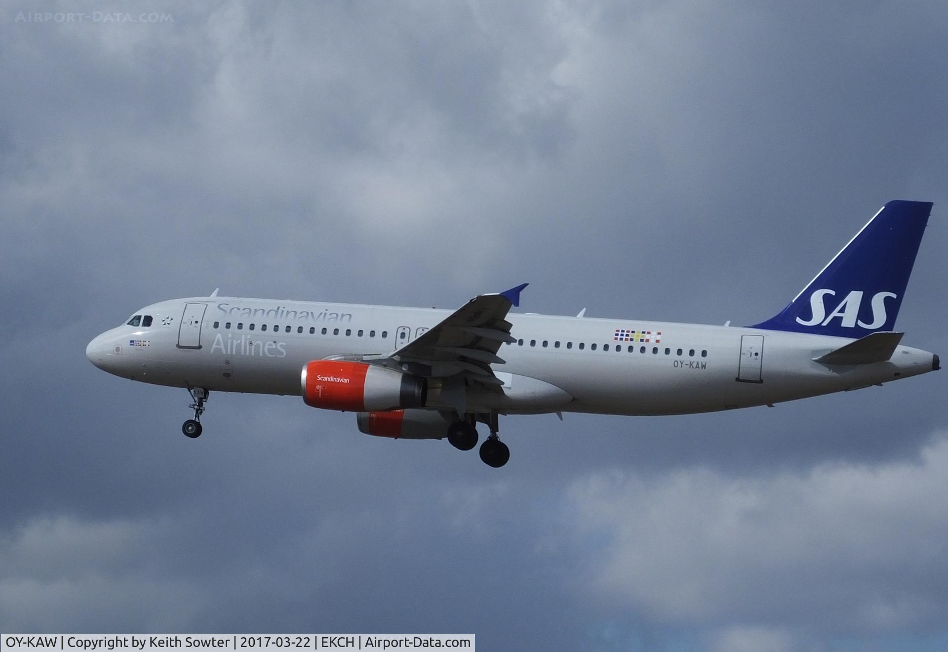 OY-KAW, 2006 Airbus A320-232 C/N 2817, Short finals too Land