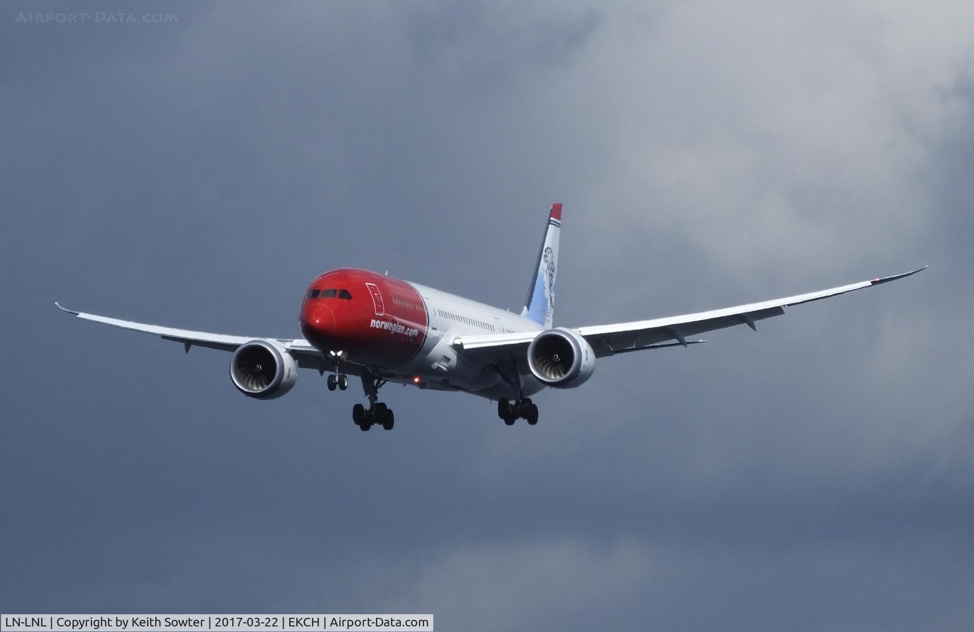 LN-LNL, 2016 Boeing 787-9 Dreamliner C/N 37931, Short finals too Land
