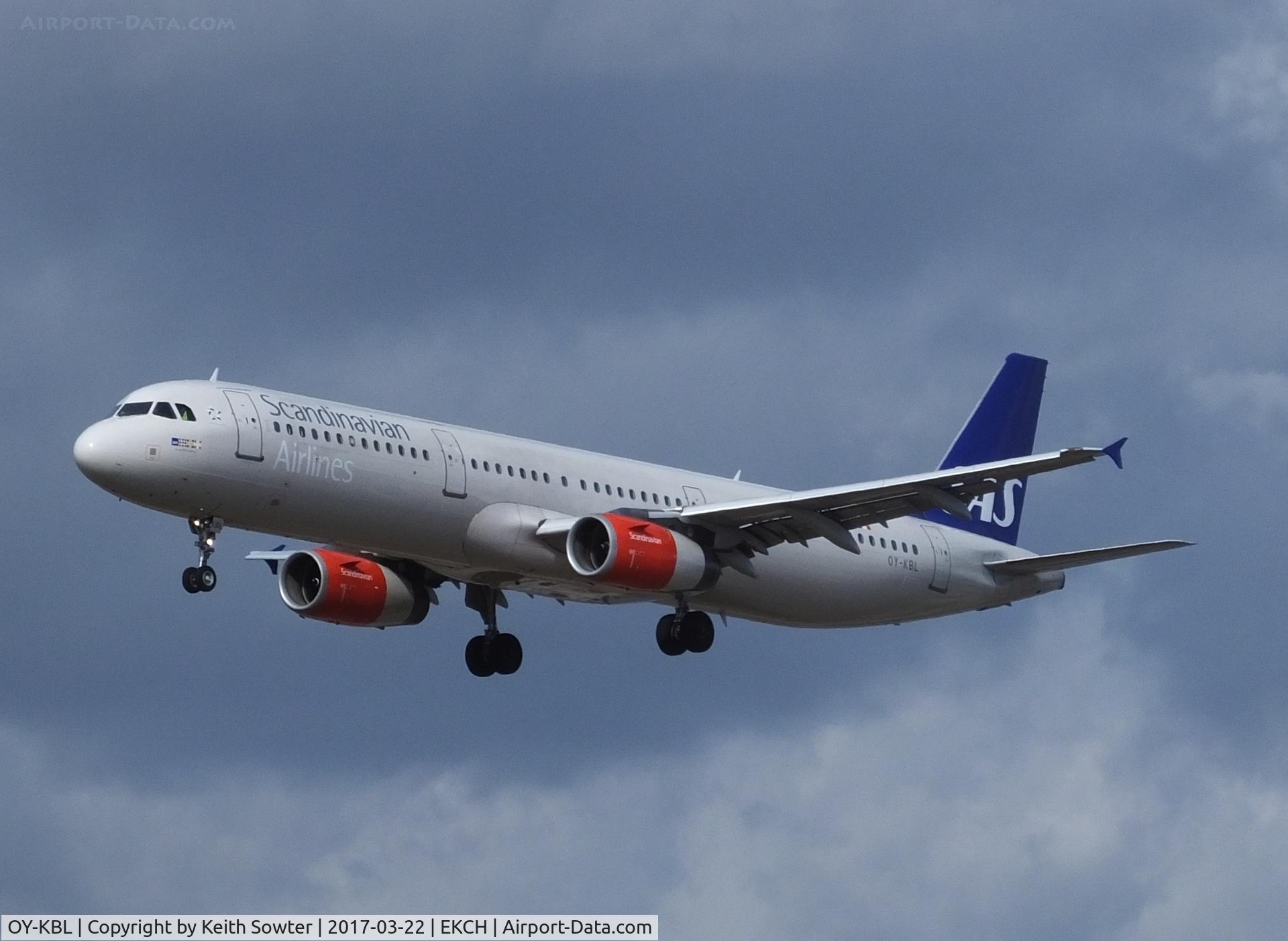 OY-KBL, 2001 Airbus A321-232 C/N 1619, Short finals too Land
