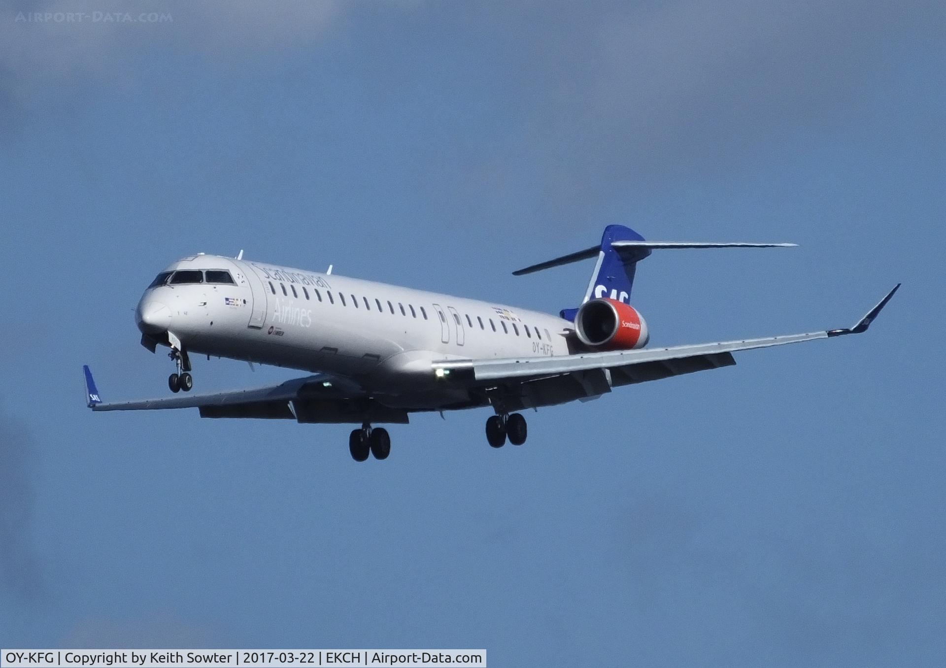OY-KFG, 2009 Bombardier CRJ-900ER (CL-600-2D24) C/N 15237, Short finals to land