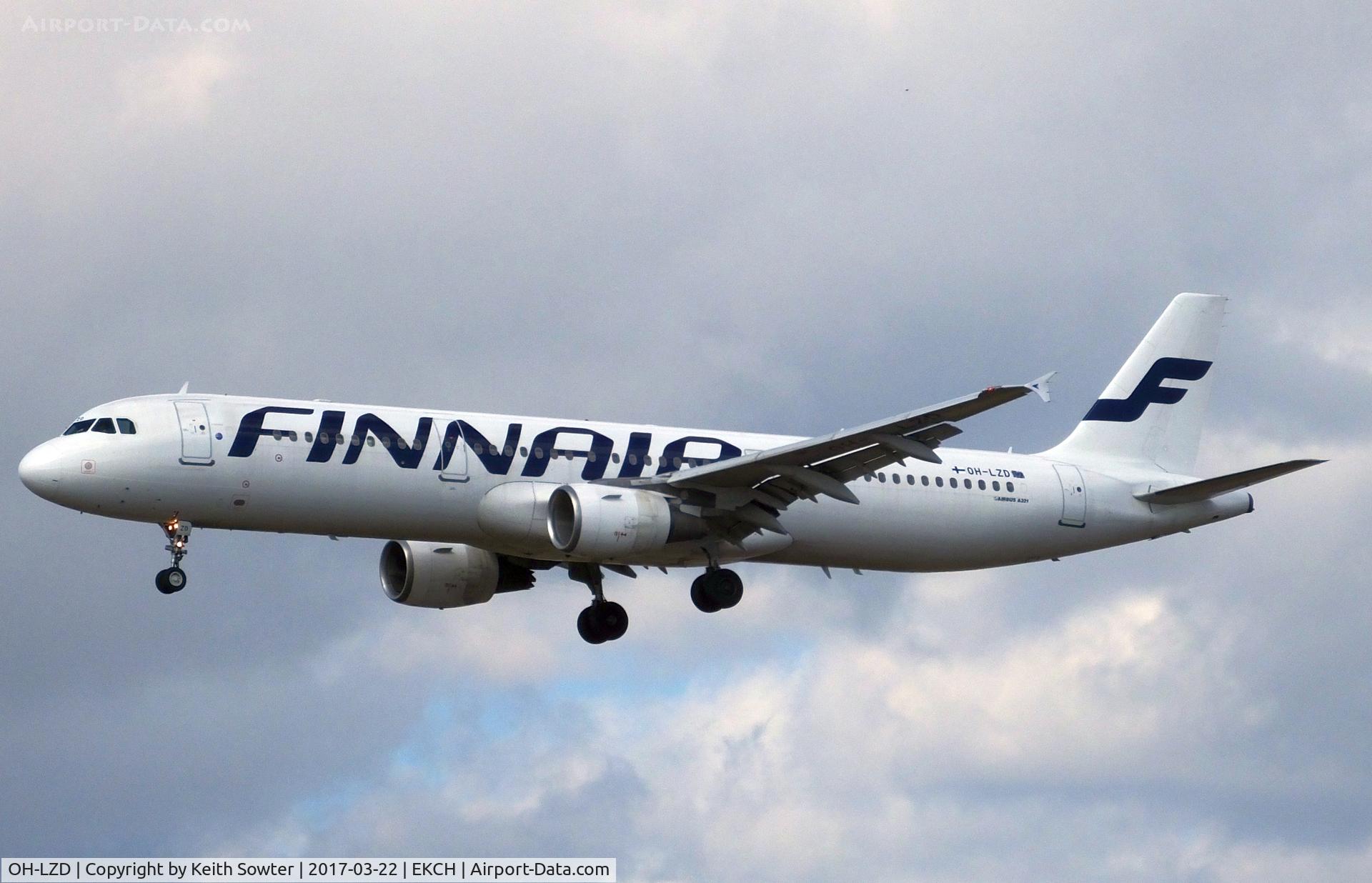 OH-LZD, 2000 Airbus A321-211 C/N 1241, Short finals to land