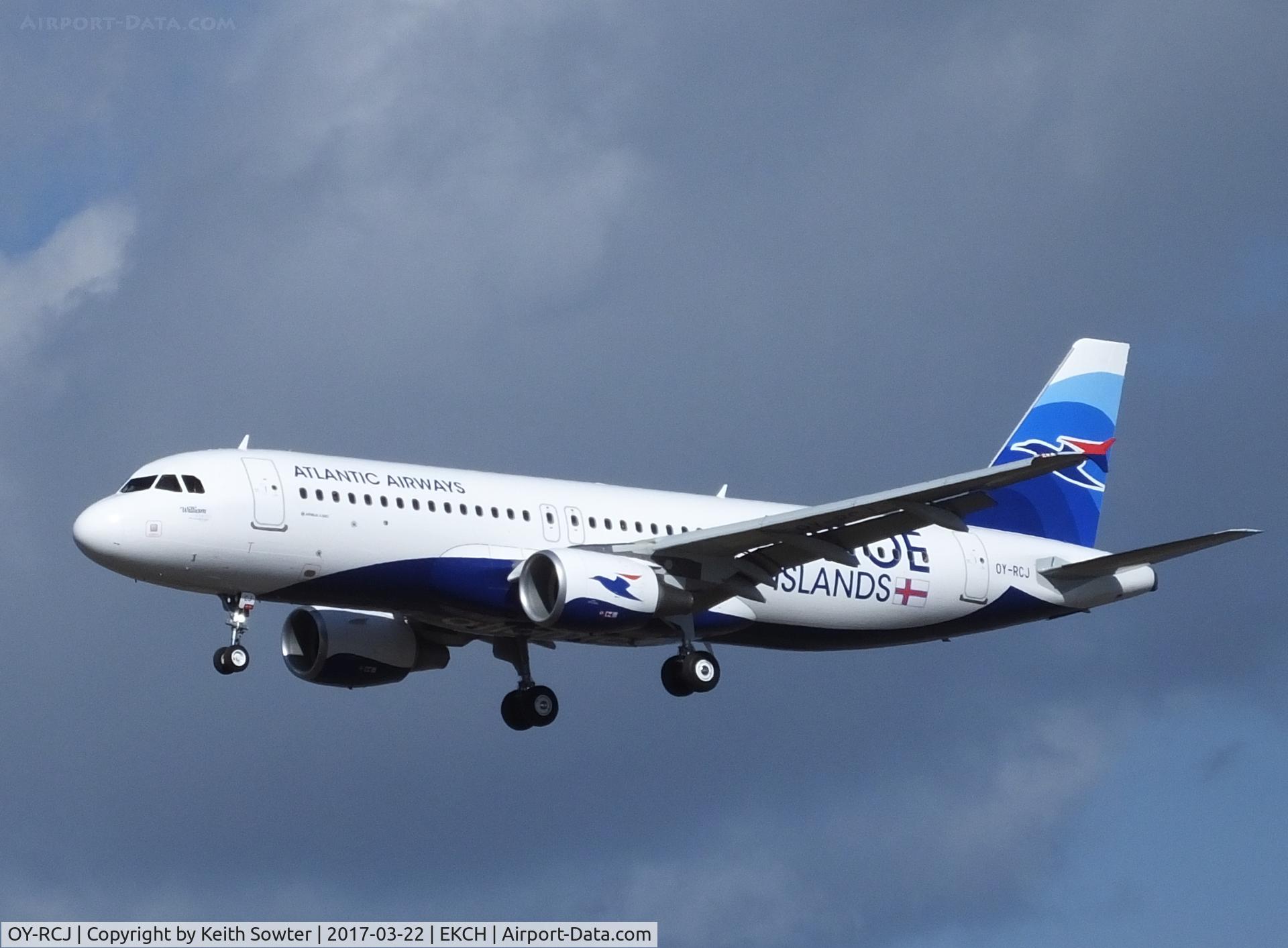 OY-RCJ, 2016 Airbus A320-214 C/N 7465, Short finals to land