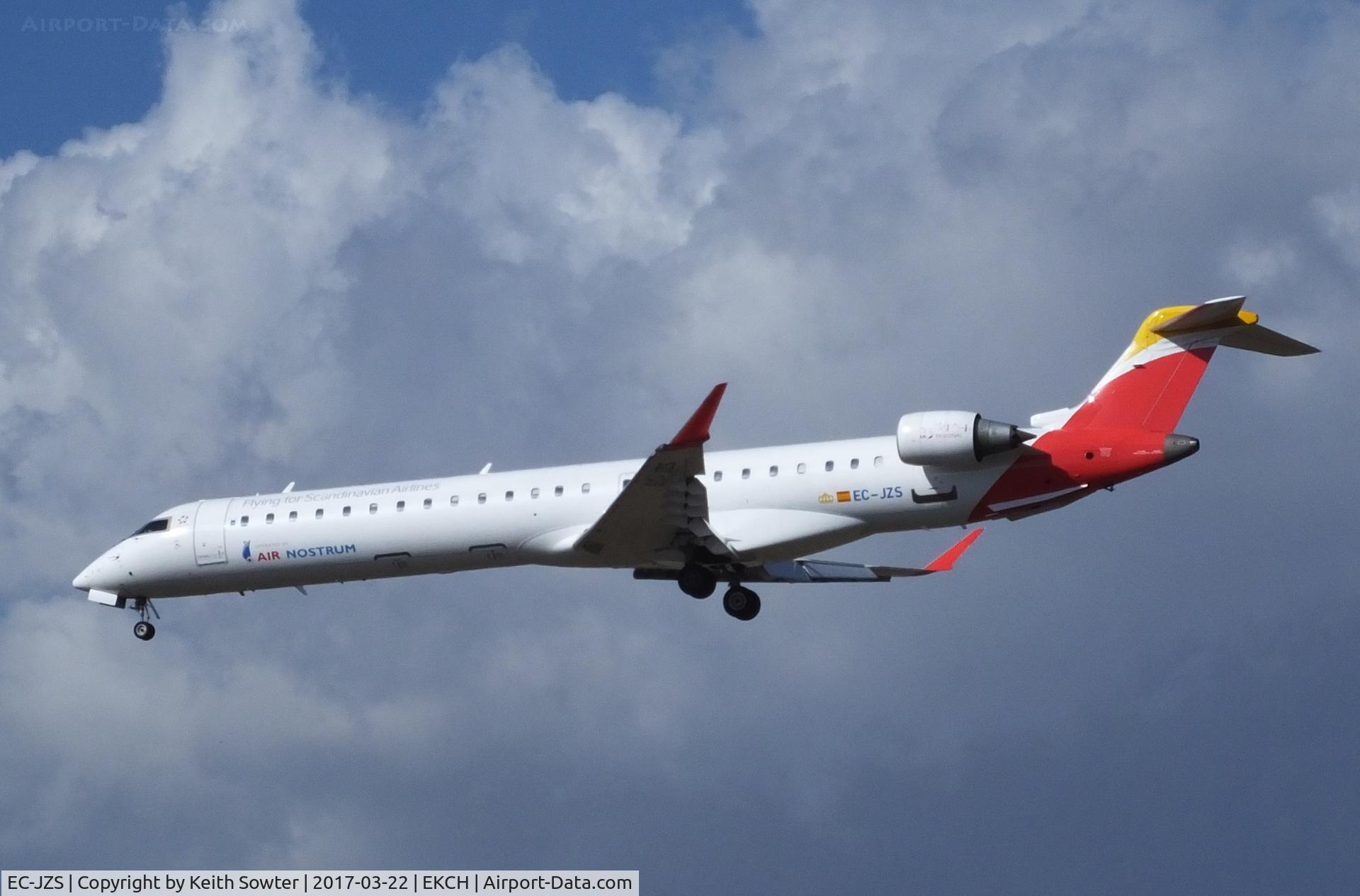 EC-JZS, 2007 Bombardier CRJ-900 (CL-600-2D24) C/N 15111, Short finals to land