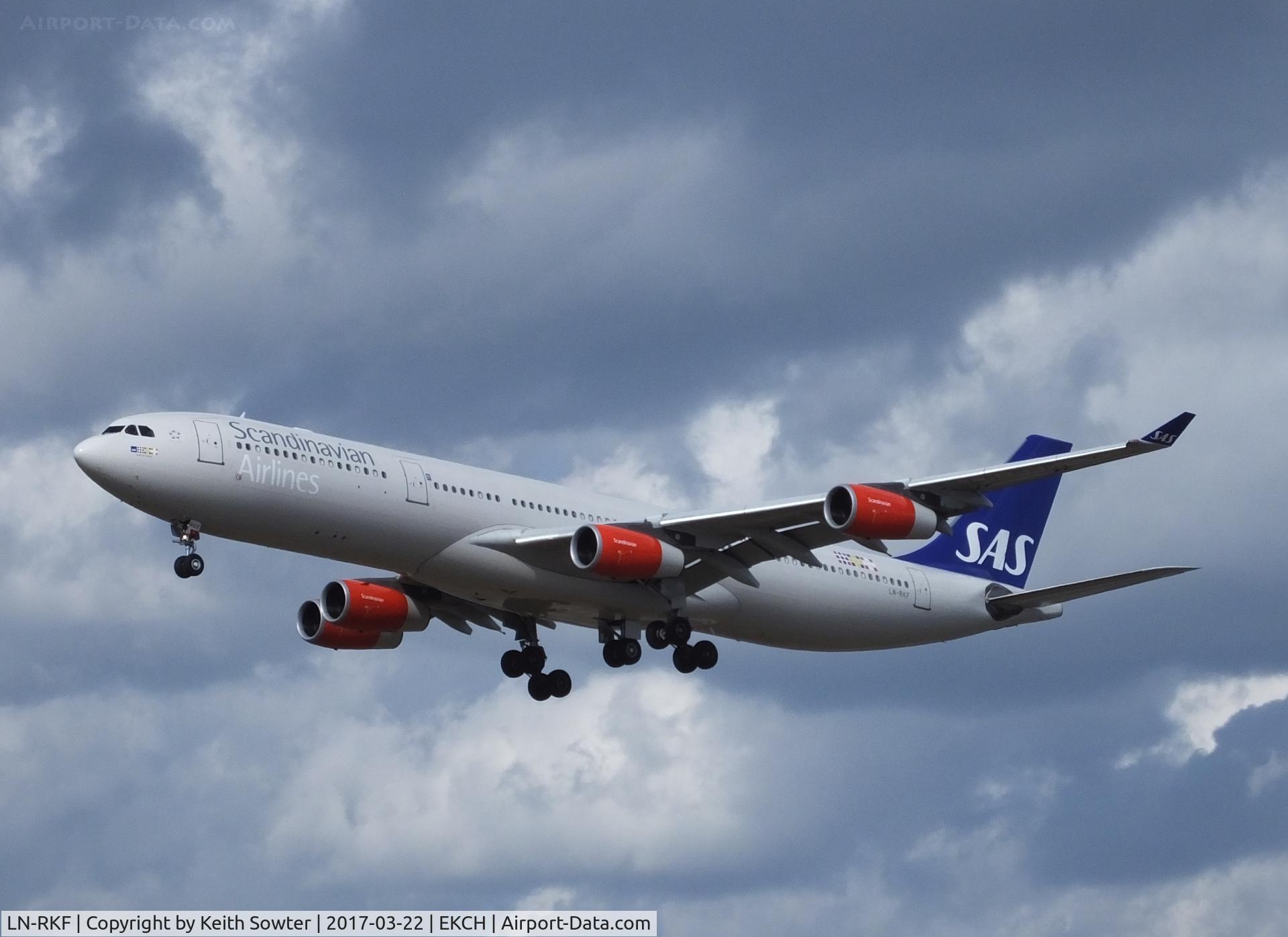 LN-RKF, 2001 Airbus A340-313X C/N 413, Short finals to land