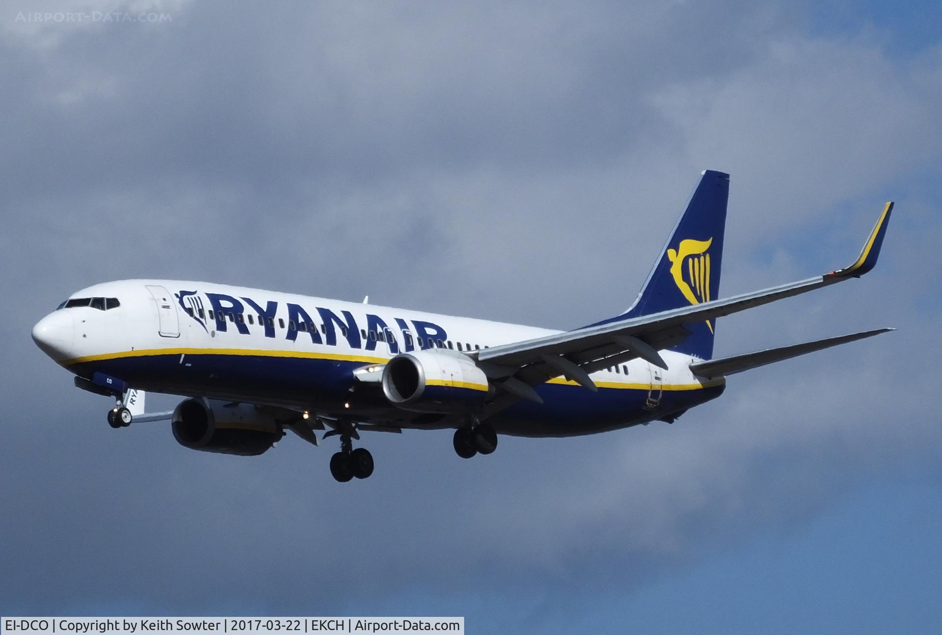 EI-DCO, 2004 Boeing 737-8AS C/N 33809, Short finals to land