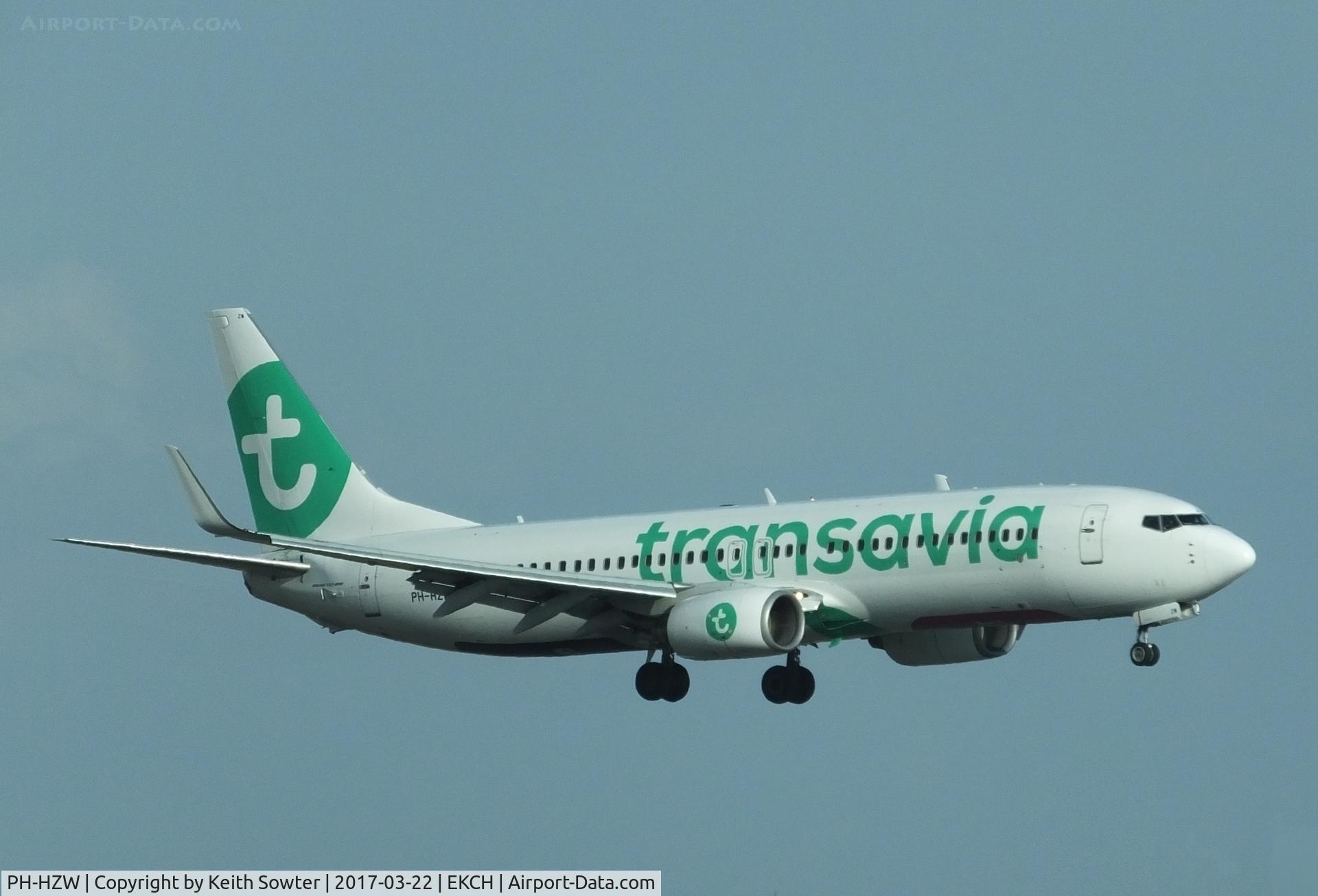 PH-HZW, 2002 Boeing 737-8K2 C/N 29345, Short finals to land