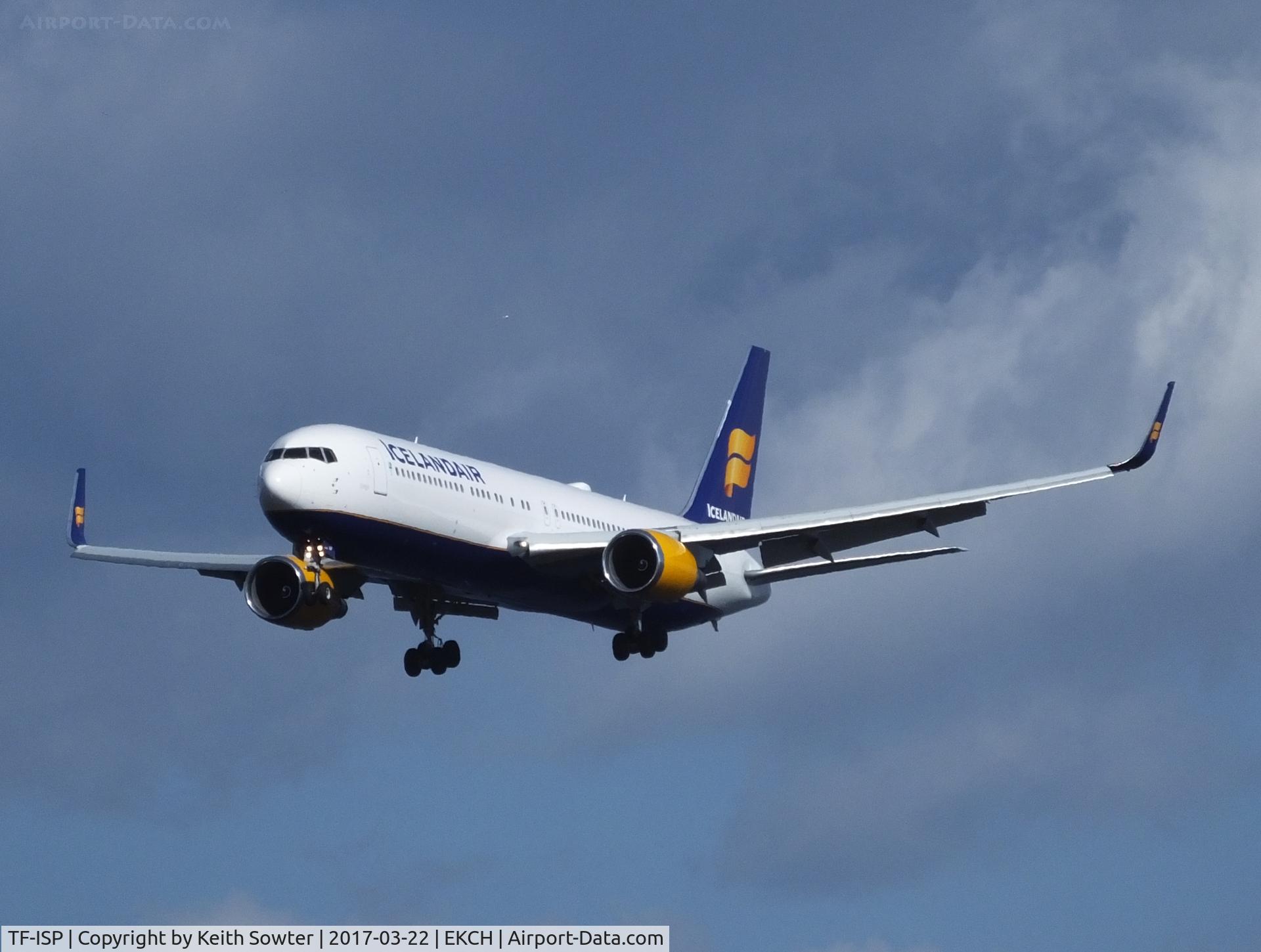TF-ISP, 1997 Boeing 767-319/ER C/N 26971, Short finals to land