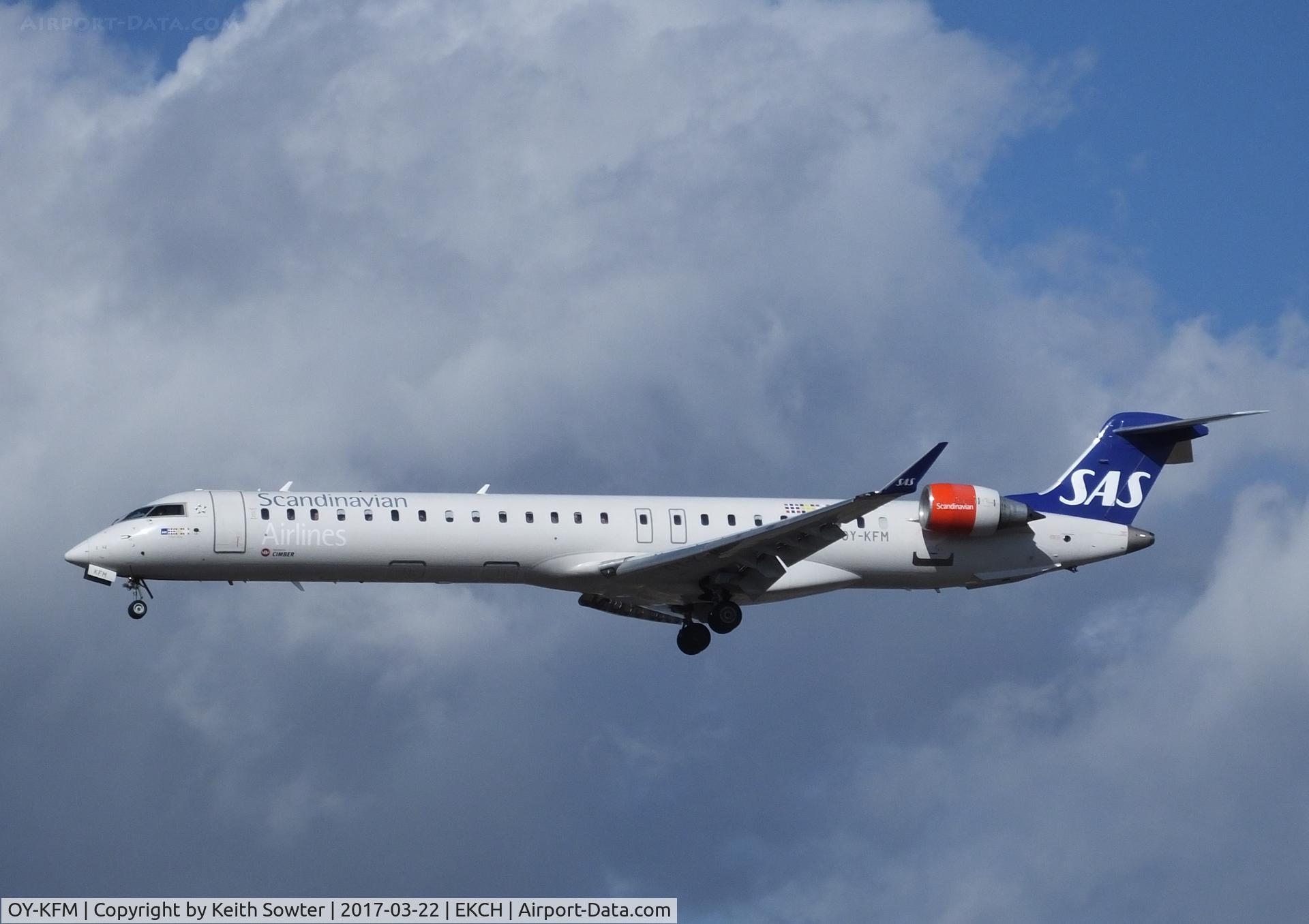 OY-KFM, 2010 Bombardier CRJ-900LR (CL-600-2D24) C/N 15250, Short finals to land