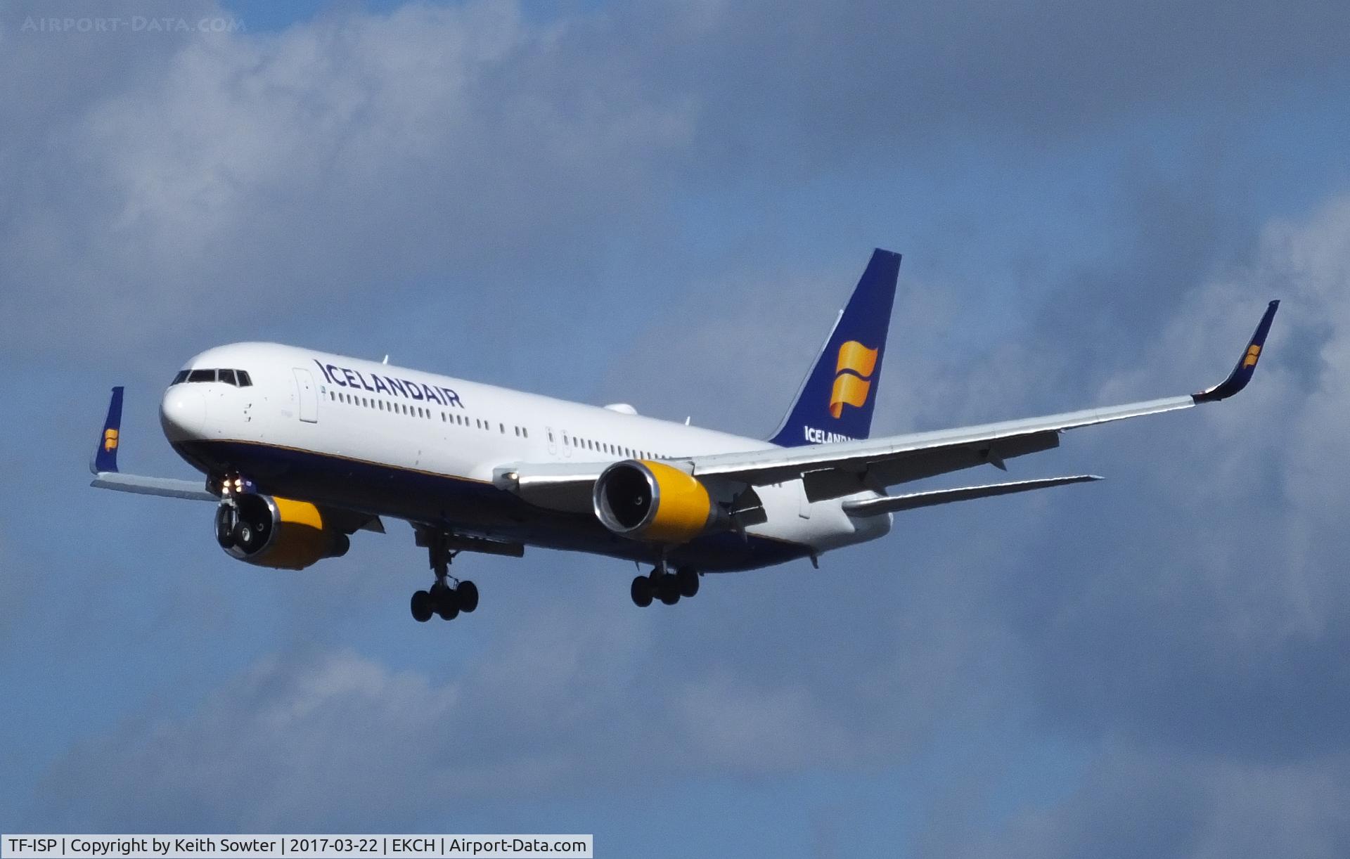 TF-ISP, 1997 Boeing 767-319/ER C/N 26971, Short finals to land