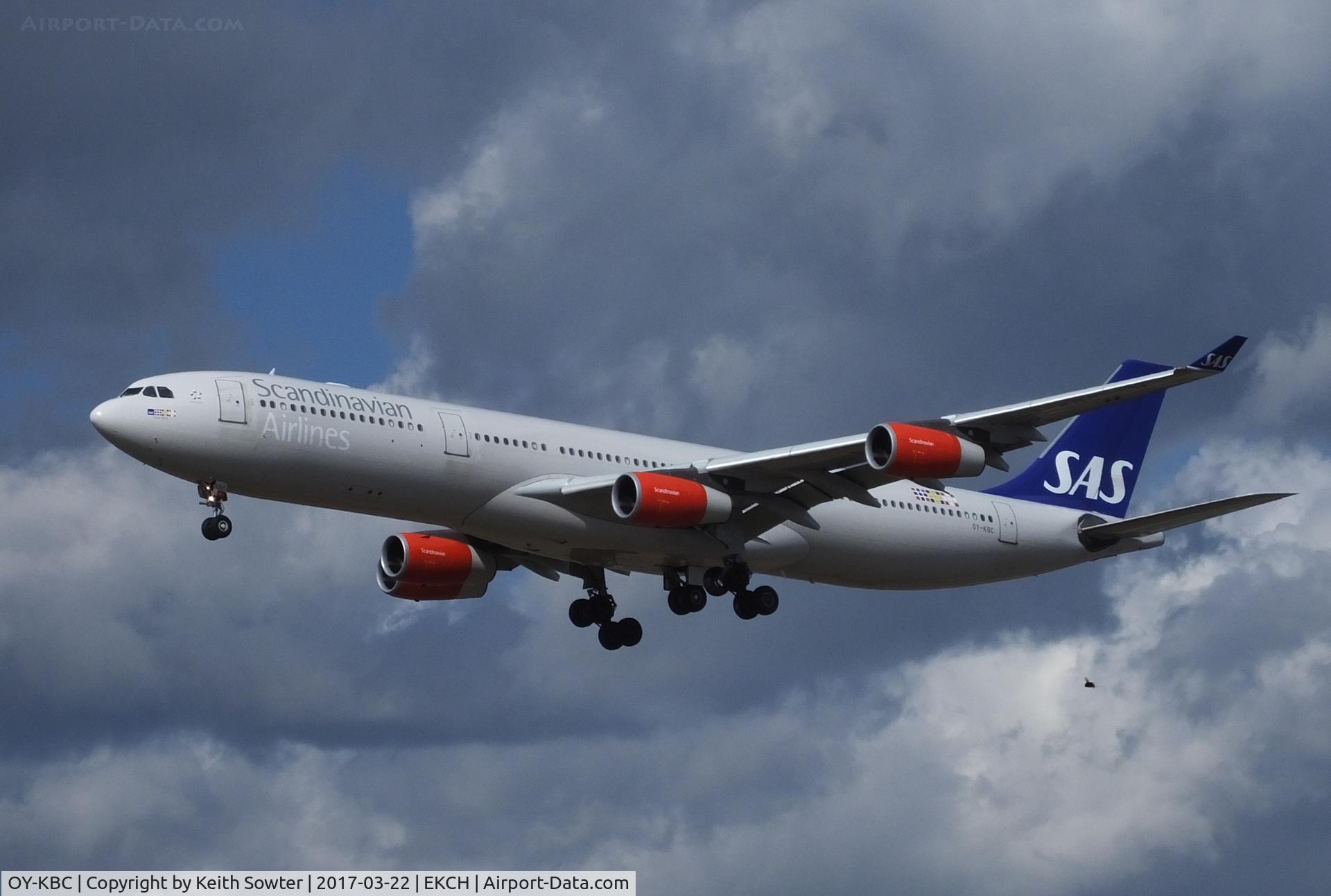 OY-KBC, 2002 Airbus A340-313X C/N 467, Short finals to land