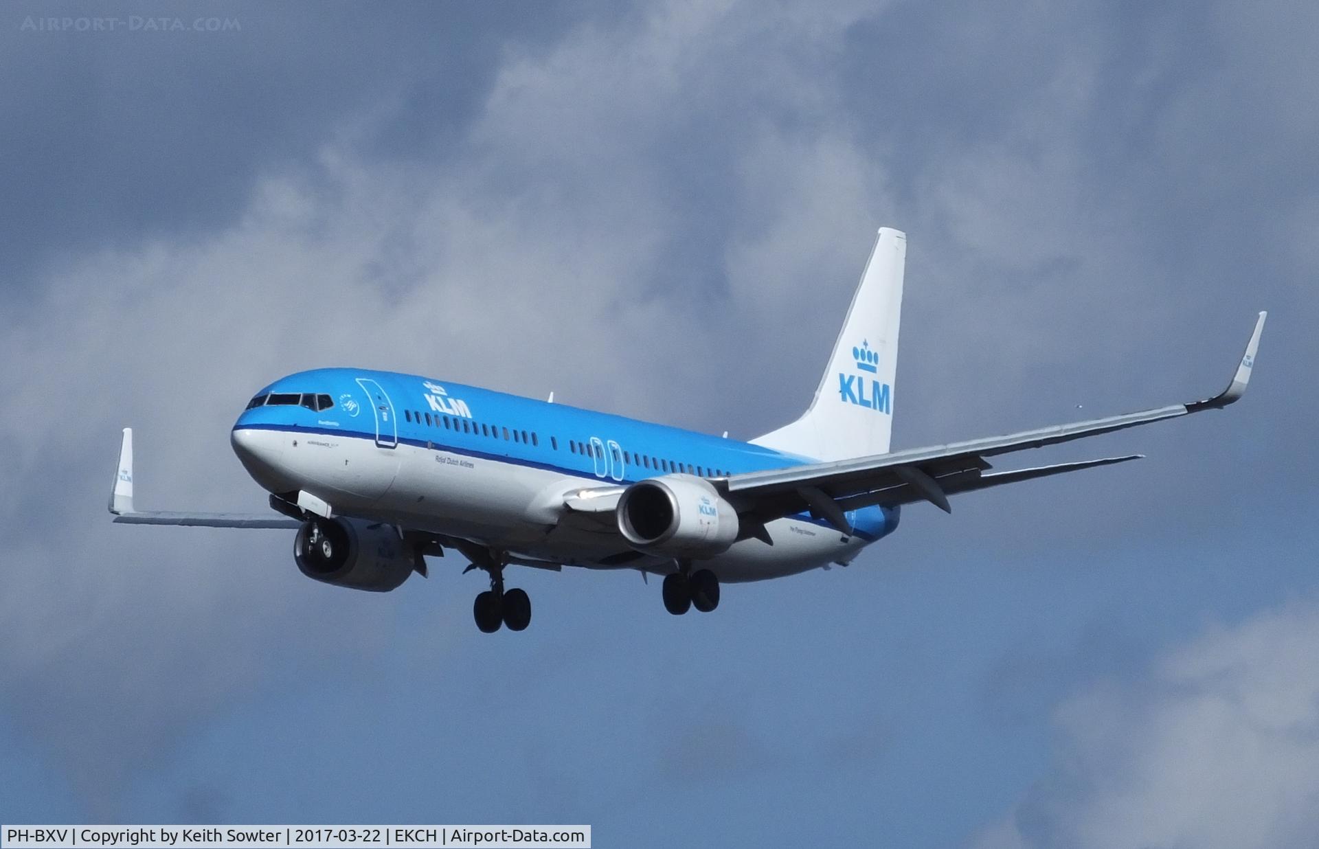PH-BXV, 2007 Boeing 737-8K2 C/N 30370, Short finals to land