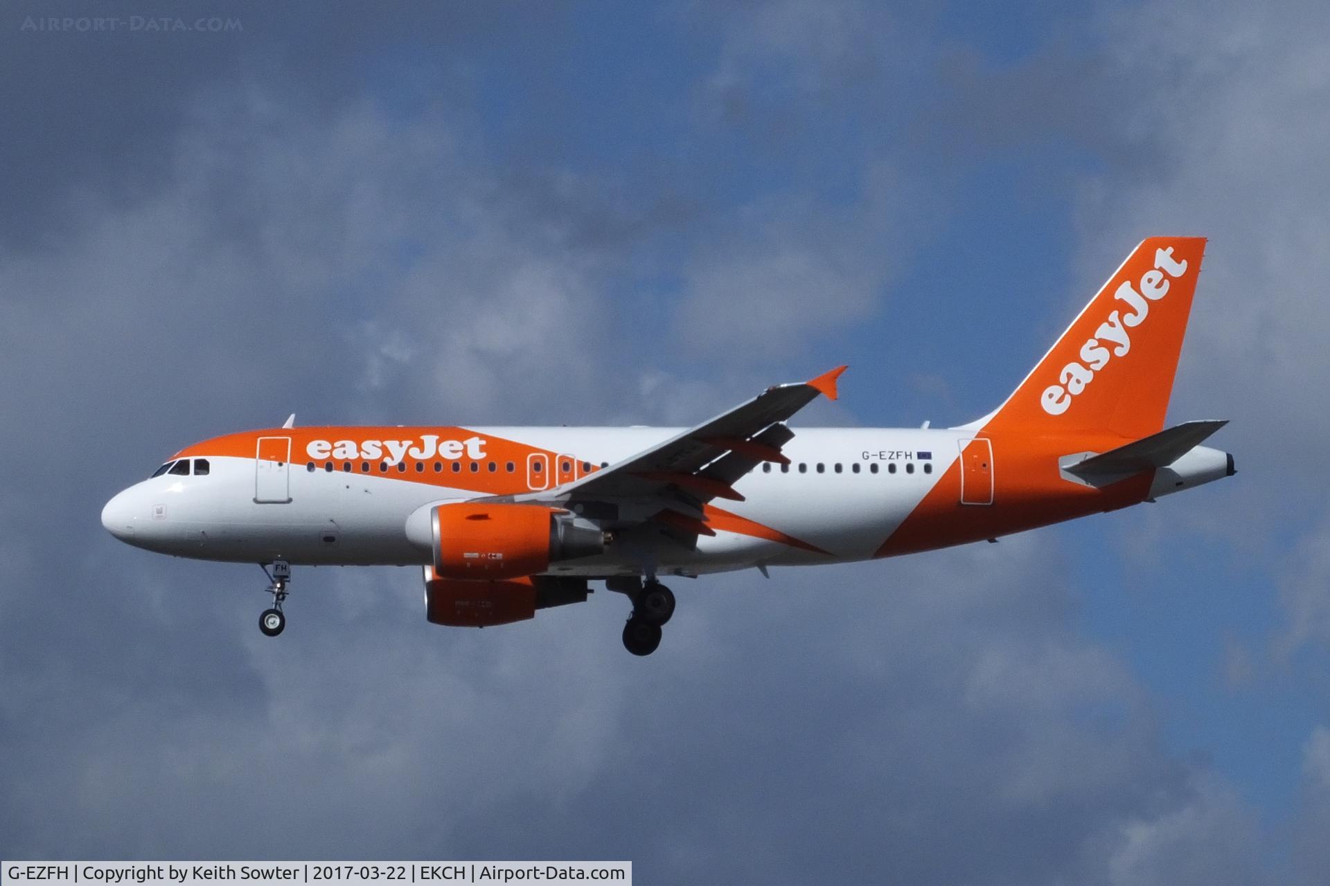 G-EZFH, 2009 Airbus A319-111 C/N 3854, Short finals to land