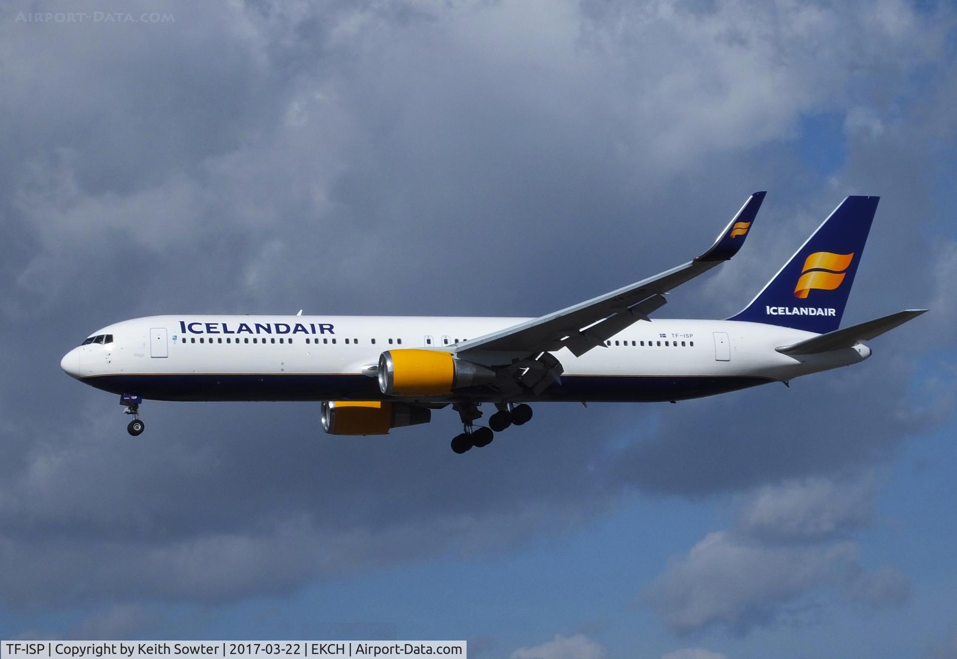 TF-ISP, 1997 Boeing 767-319/ER C/N 26971, Short finals to land